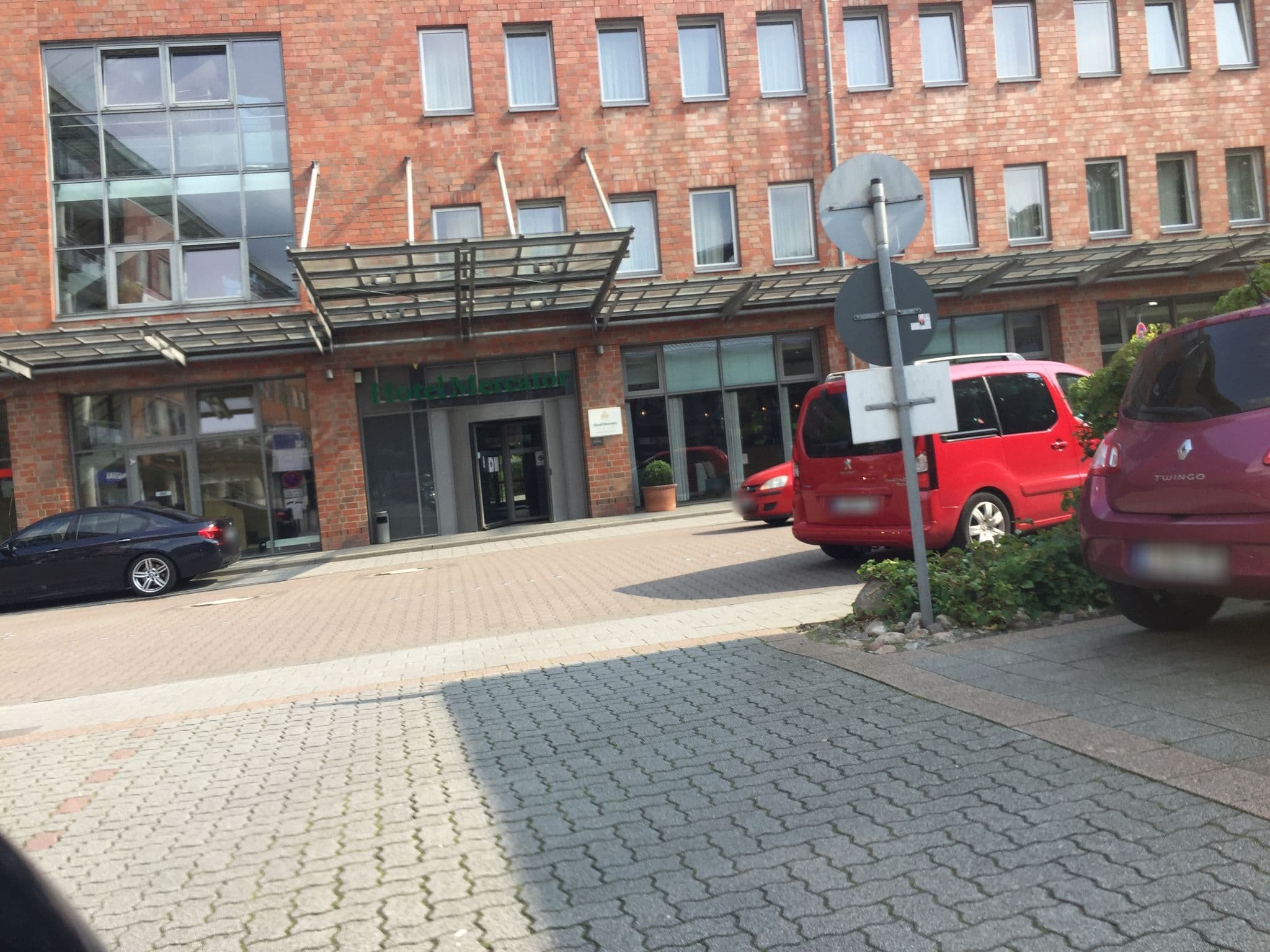Street view near Hotel Mercator, Itzehoe — © changychange (CC BY-SA · Mapillary)