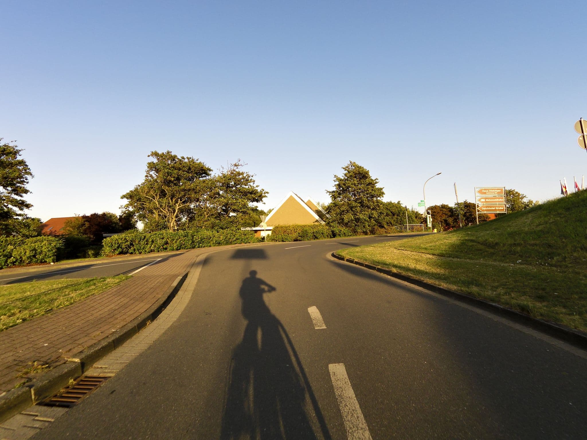 Street view near Deichhotel Grube, Dorum — © bitnapper (CC BY-SA · Mapillary)