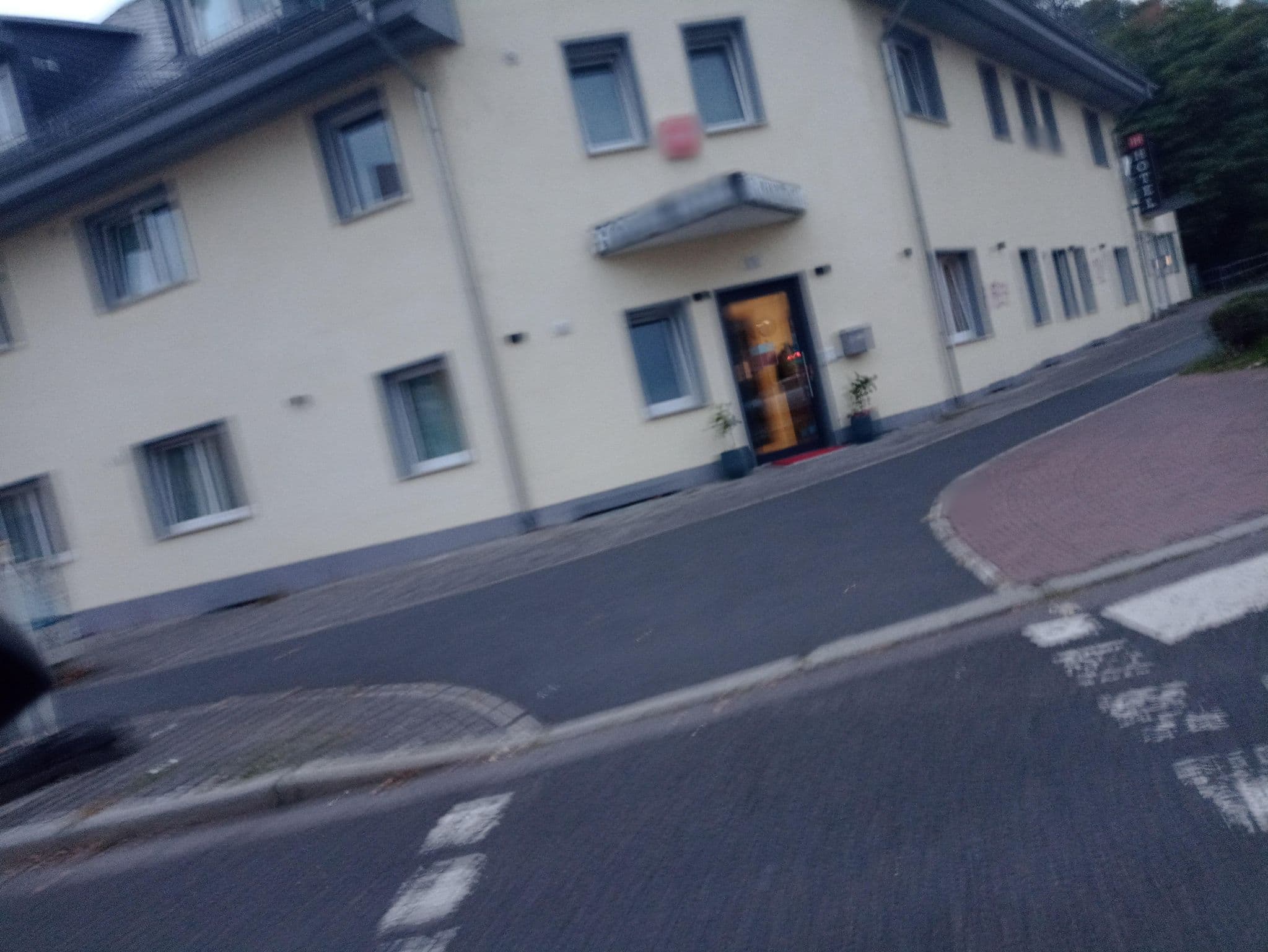 Street view near Hotel Isha, Gallus — © sungedoul (CC BY-SA · Mapillary)