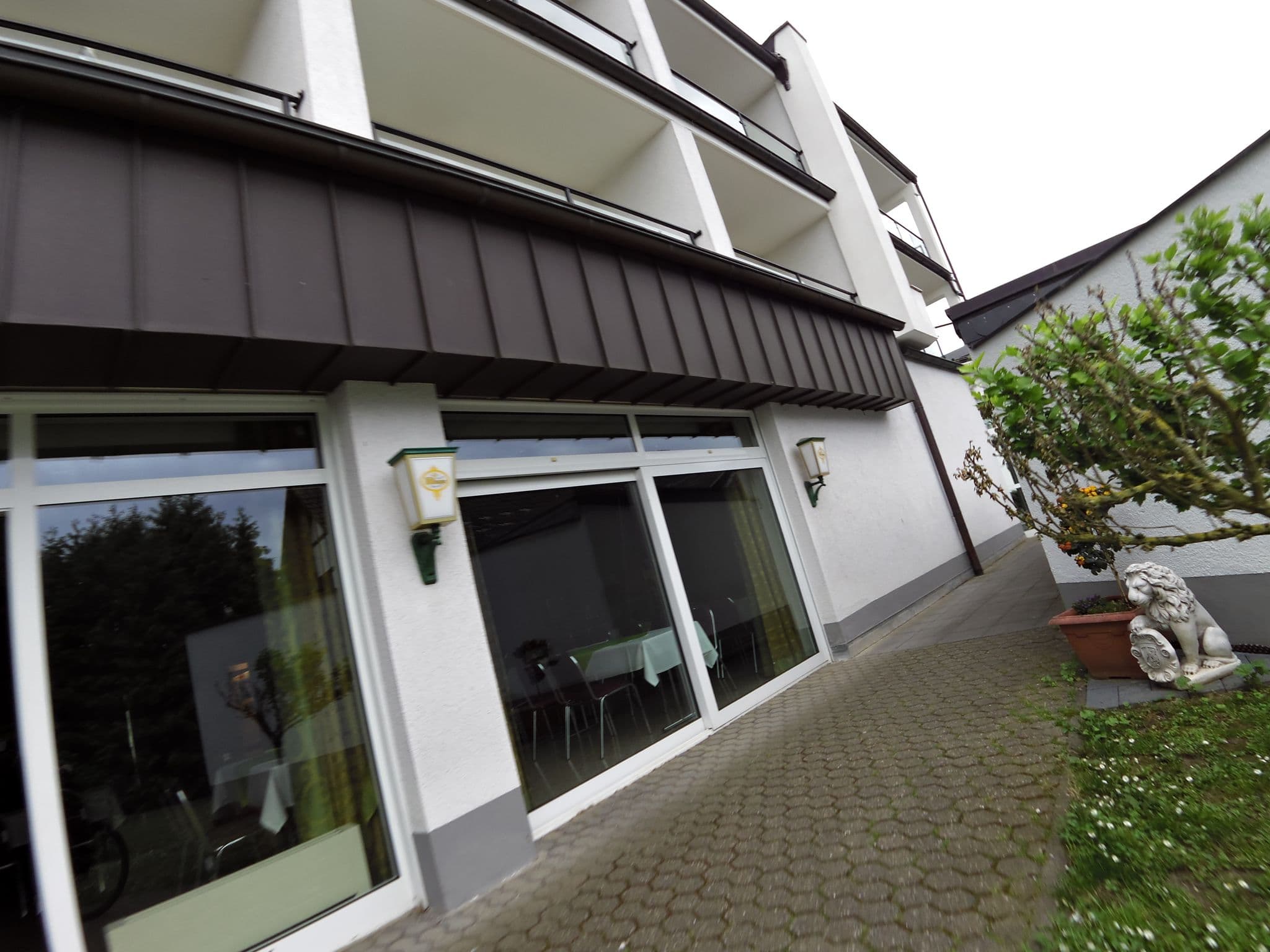 Street view near Hotel Görres, Wachtberg — © bitnapper (CC BY-SA · Mapillary)