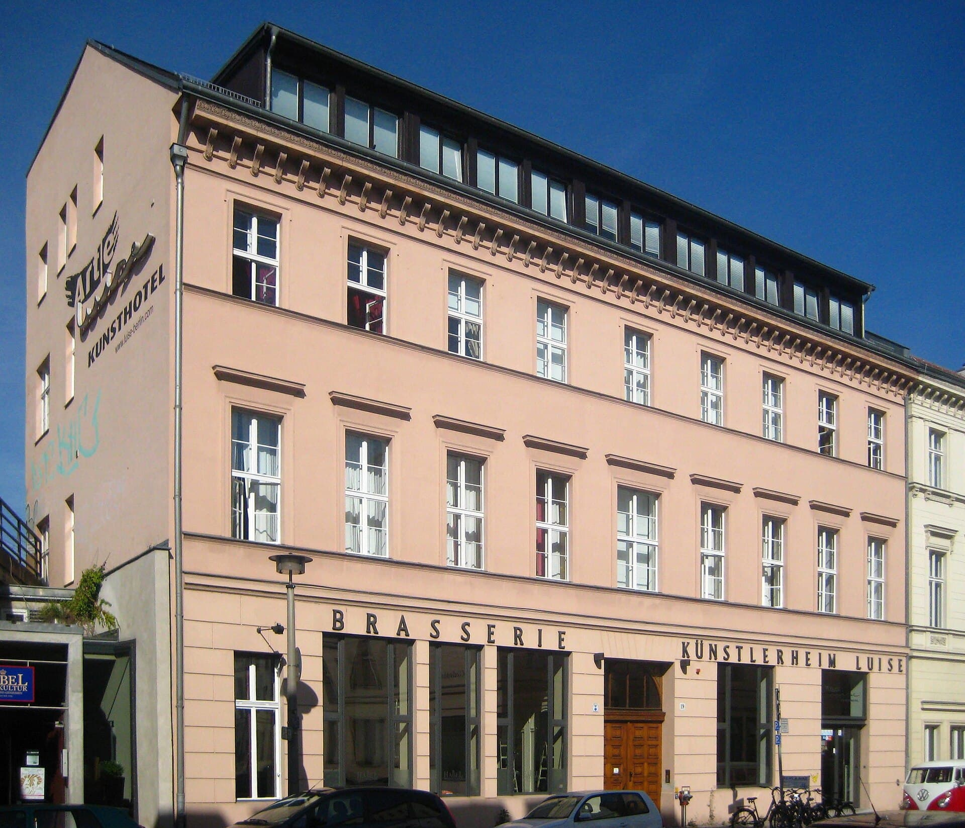 Arte Luise Kunsthotel (via Wikimedia Commons, CC BY-SA 3.0)