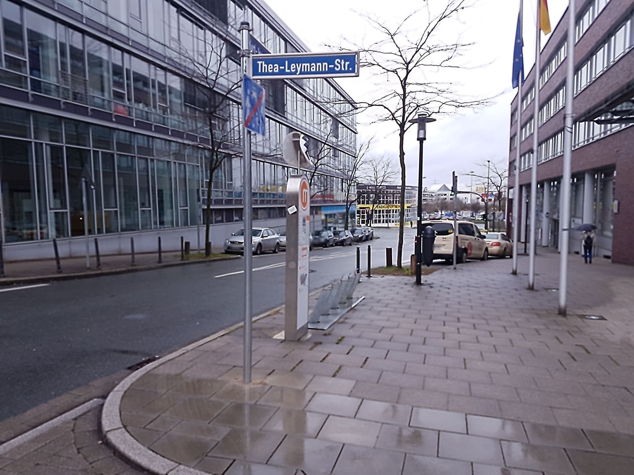 Street view near Premier Inn Limbecker Platz, Essen — © changchun1 (CC BY-SA · Mapillary)
