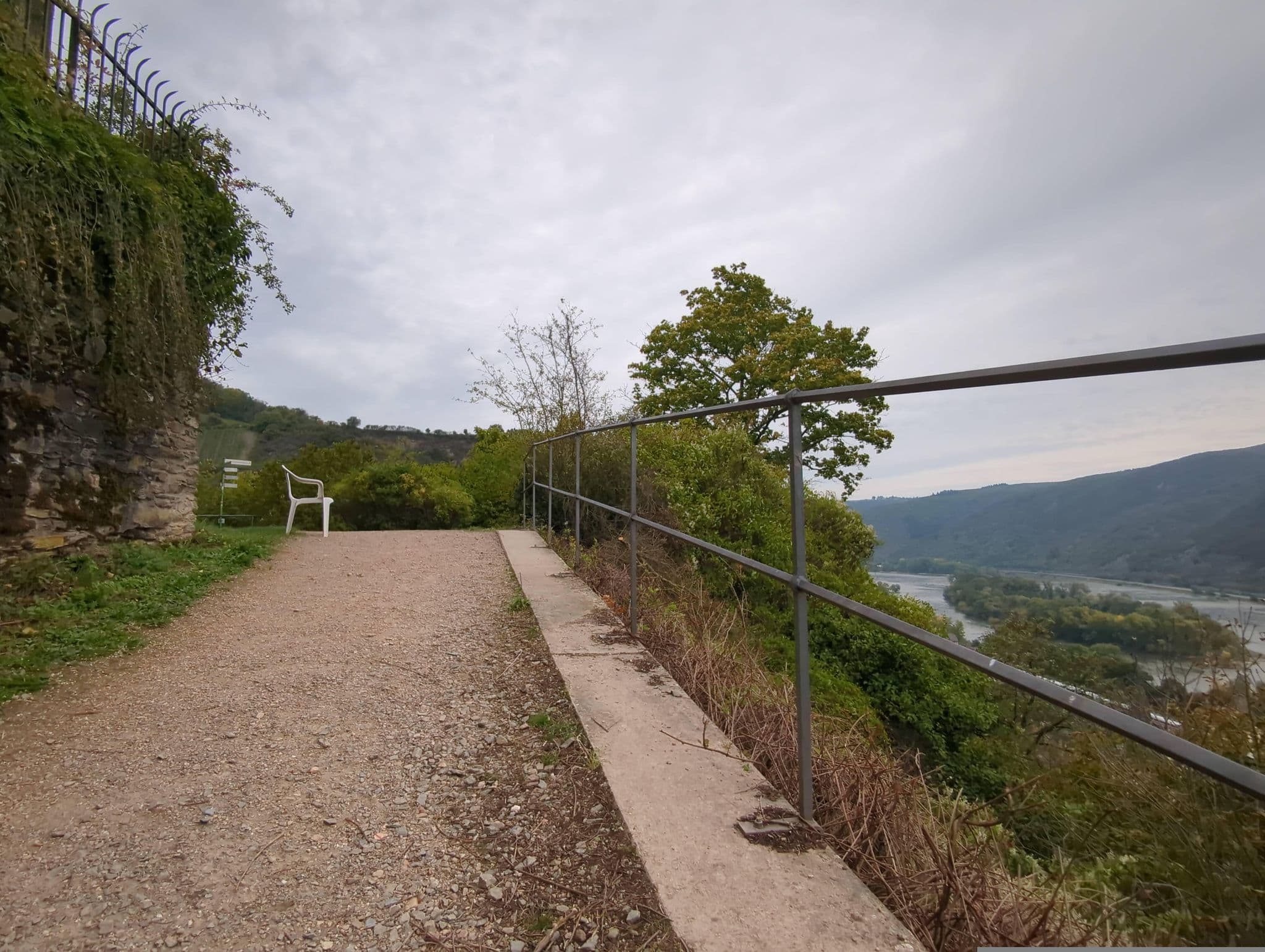 Street view near DJH Jugendherberge Burg Stahleck, Bacharach — © miguel_andrade (CC BY-SA · Mapillary)