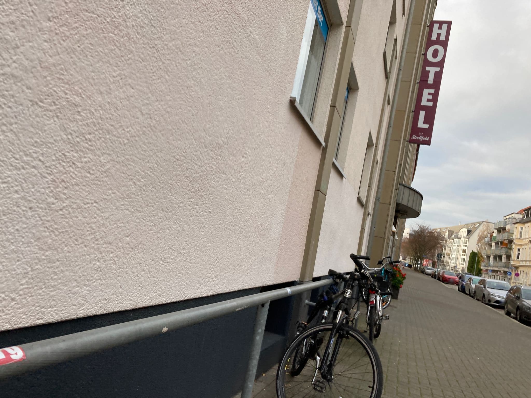 Street view near Hotel Stadtfeld, Magdeburg — © leazuckriegl (CC BY-SA · Mapillary)