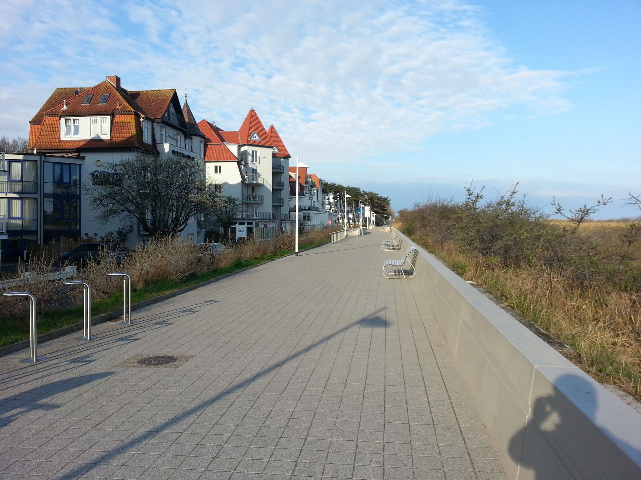 Street view near Hotel Sanddorn, Warnemünde — © bluescreen (CC BY-SA · Mapillary)