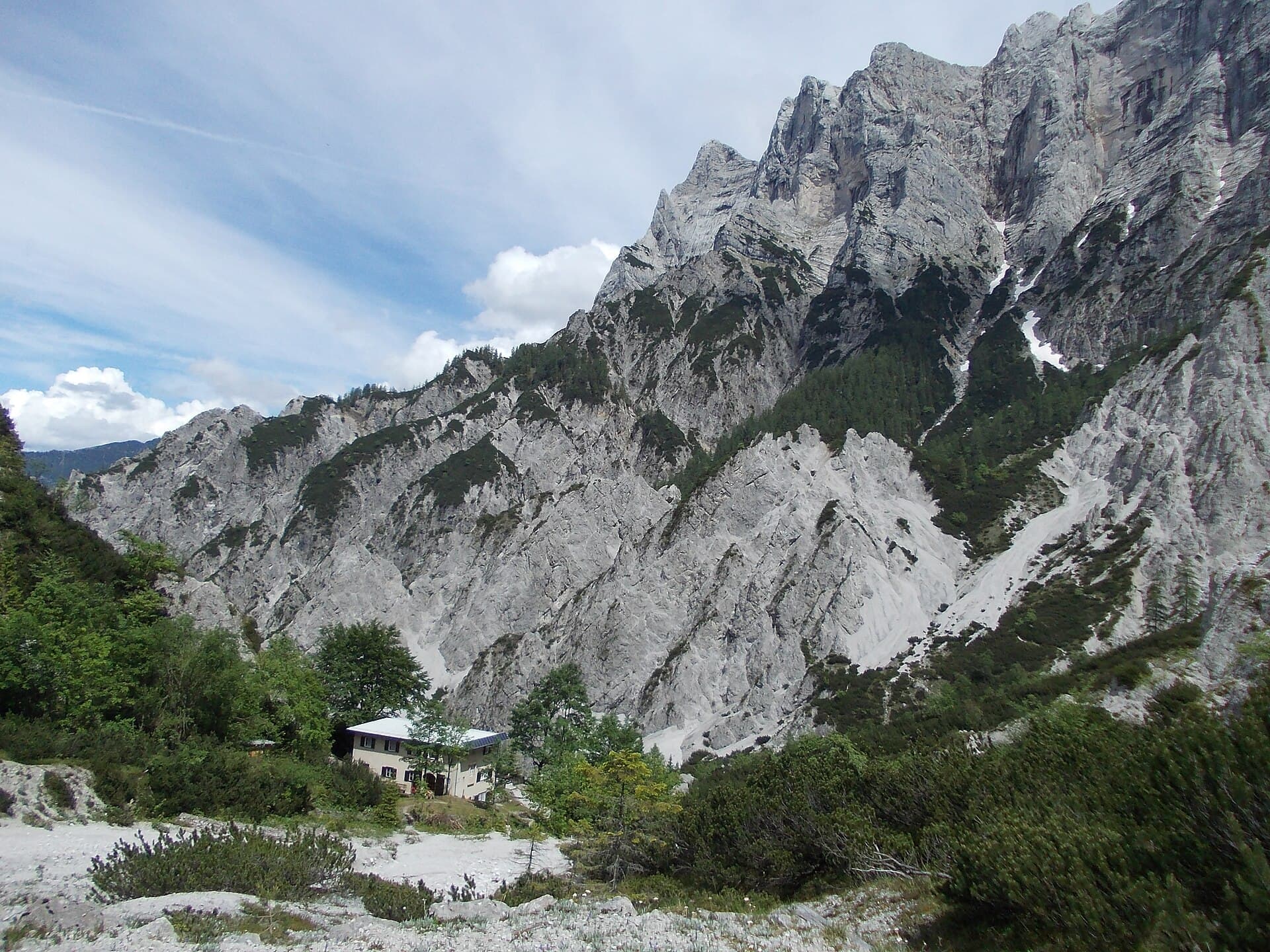 Haindlkarhütte (via Wikimedia Commons, Public domain)