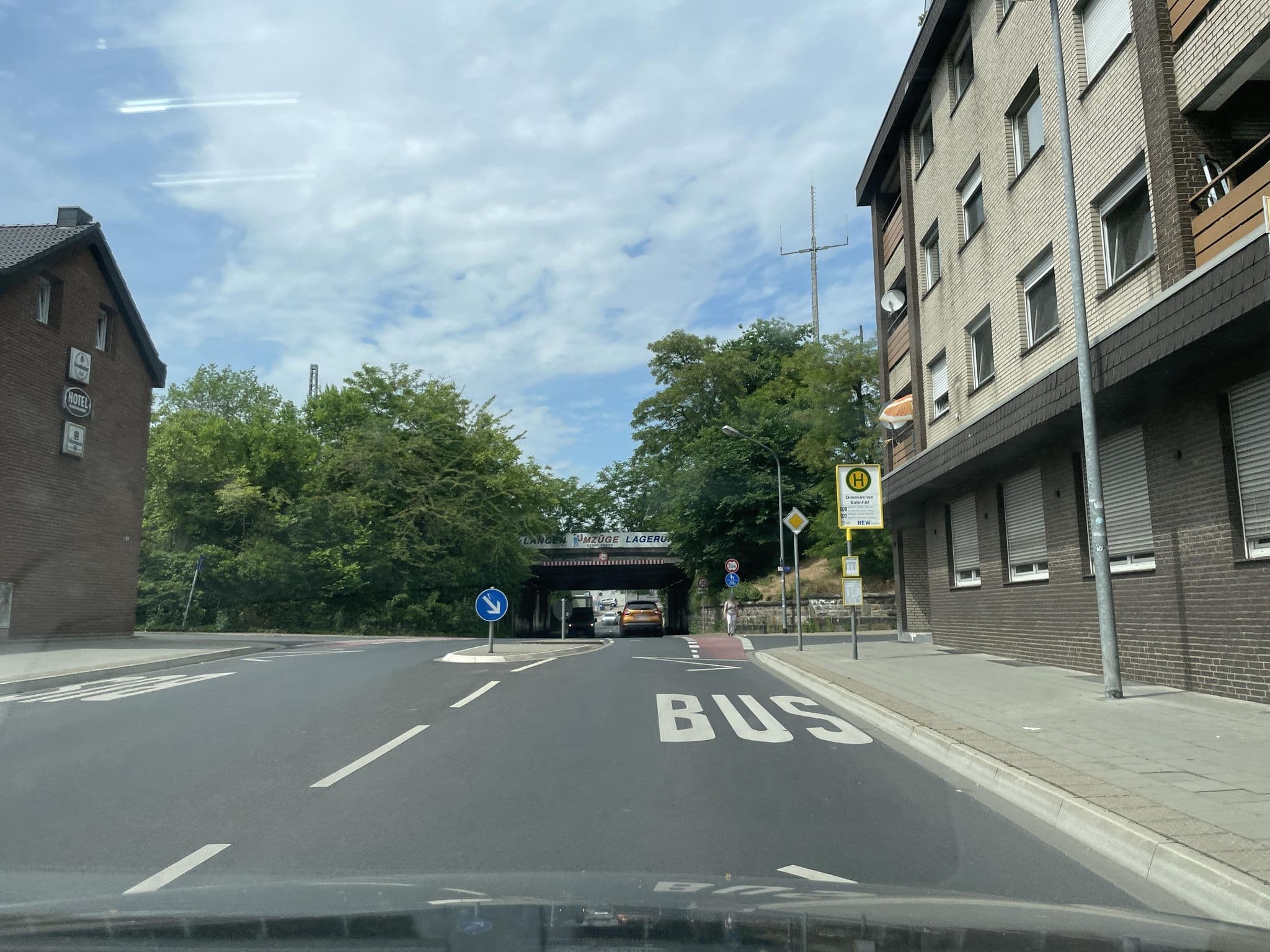 Street view near Appartement-Hotel Alt Ruhrfeld, Mönchengladbach — © endradon (CC BY-SA · Mapillary)