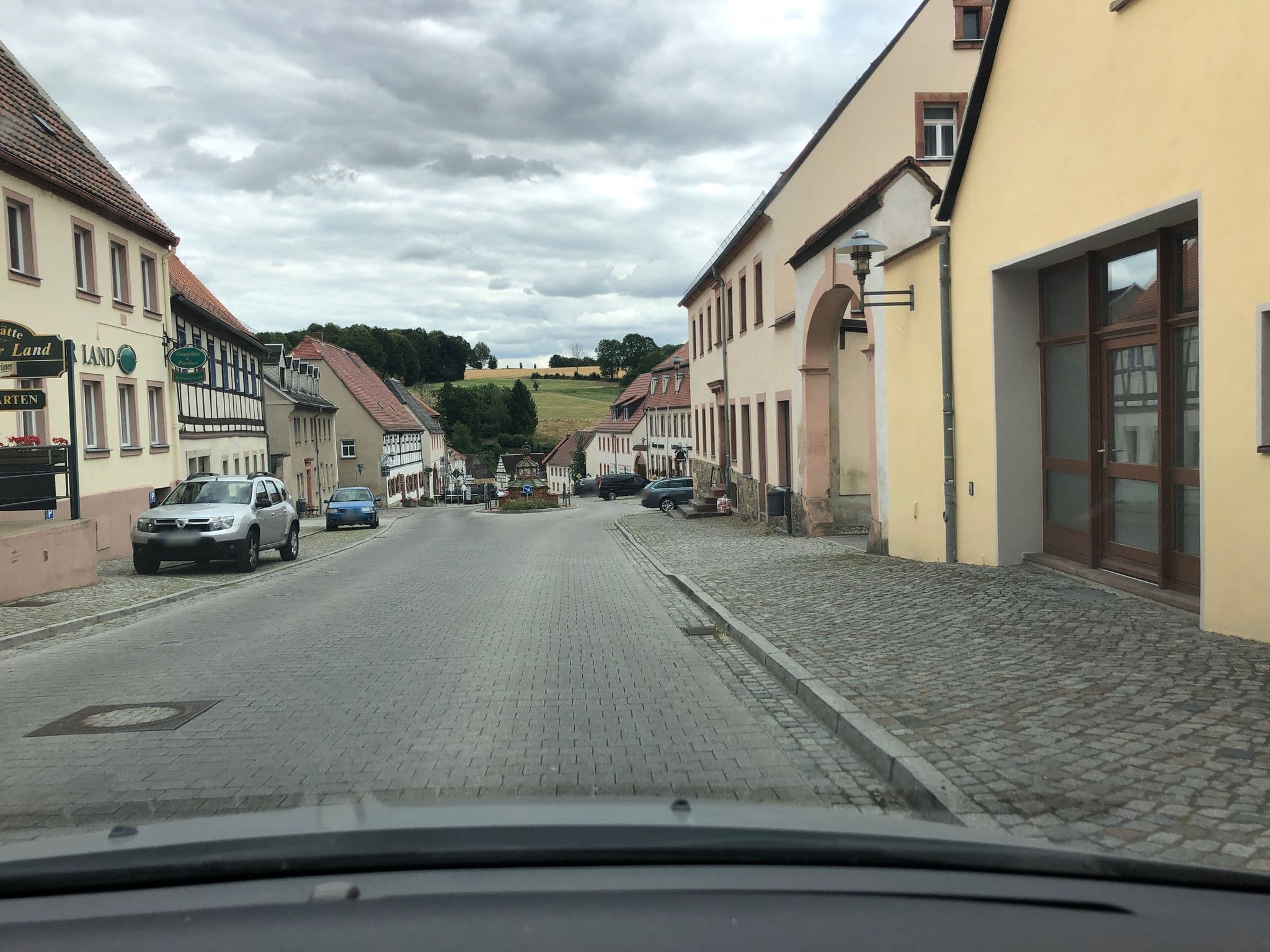 Street view near Gasthaus "Kohrener Land", Frohburg — © bejotel (CC BY-SA · Mapillary)