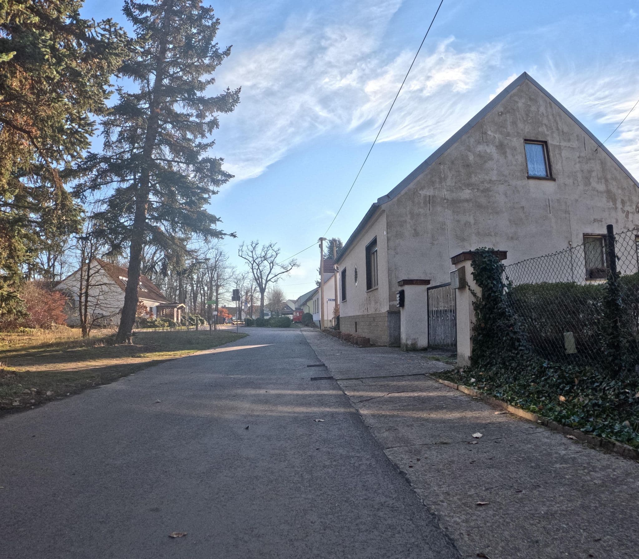 Street view near Pension "Zur Tanne", Luckenwalde — © britiger (CC BY-SA · Mapillary)