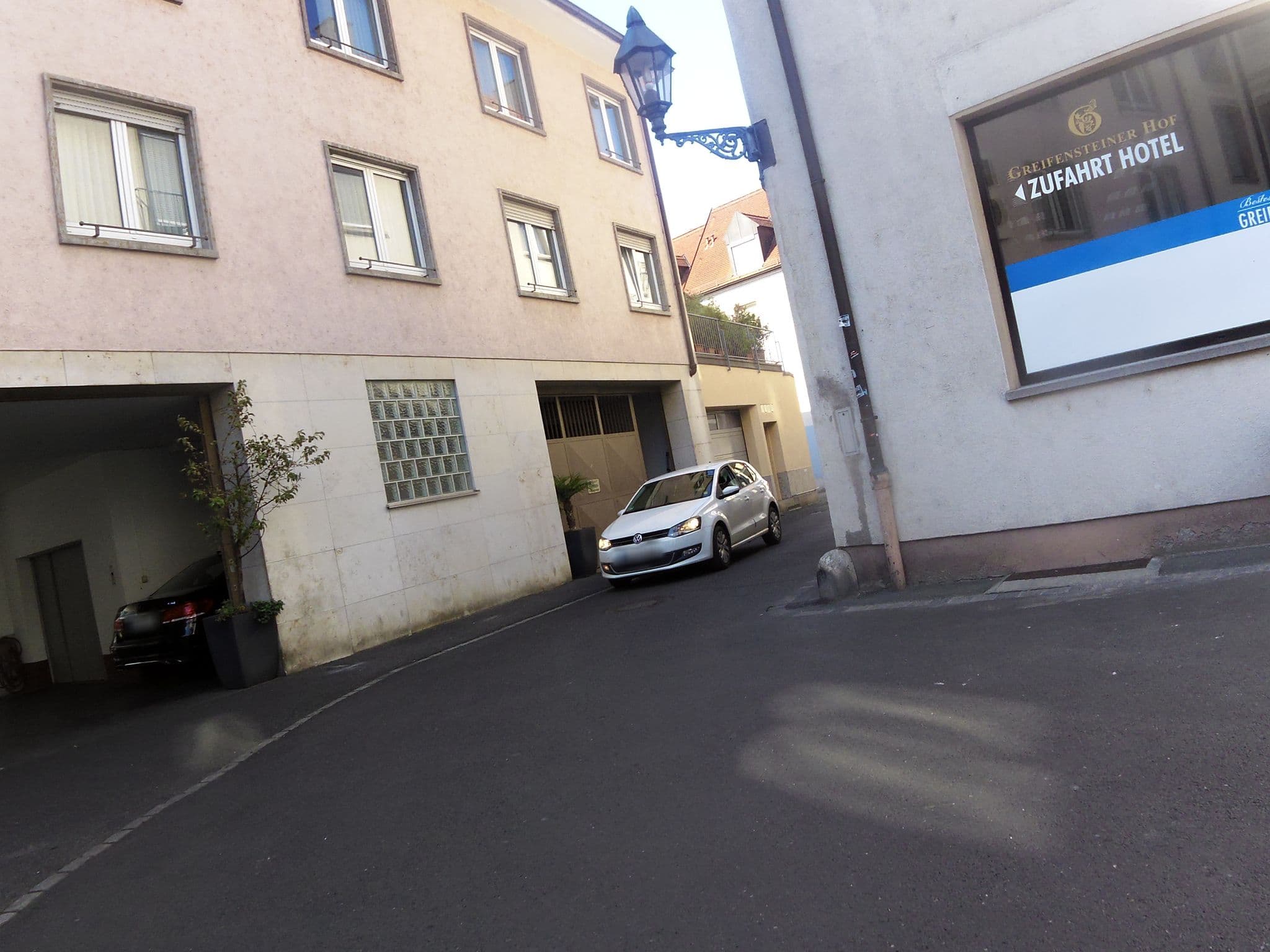 Street view near Greifensteiner Hof, Würzburg — © zoegglmeyr (CC BY-SA · Mapillary)