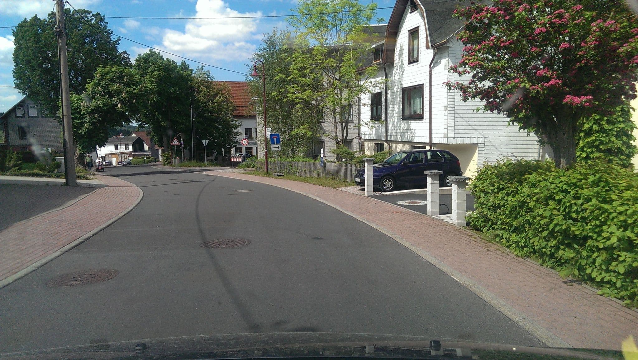 Street view near Ferienwohnung Köhler, Geraberg — © bufonto (CC BY-SA · Mapillary)