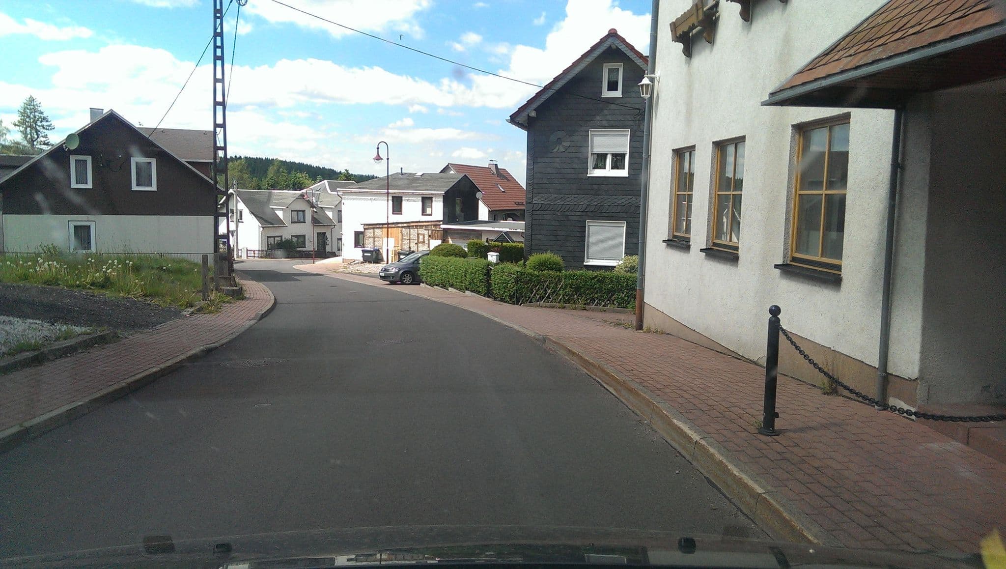 Street view near Ferienwohnung Christel Koppenhöhl, Geraberg — © bufonto (CC BY-SA · Mapillary)