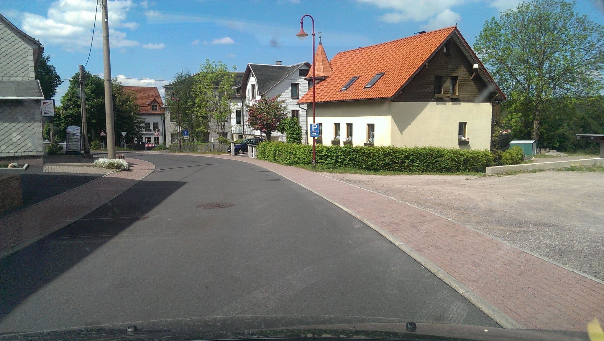 Street view near Ferienwohnung Helga Kotlinsky, Geraberg — © bufonto (CC BY-SA · Mapillary)