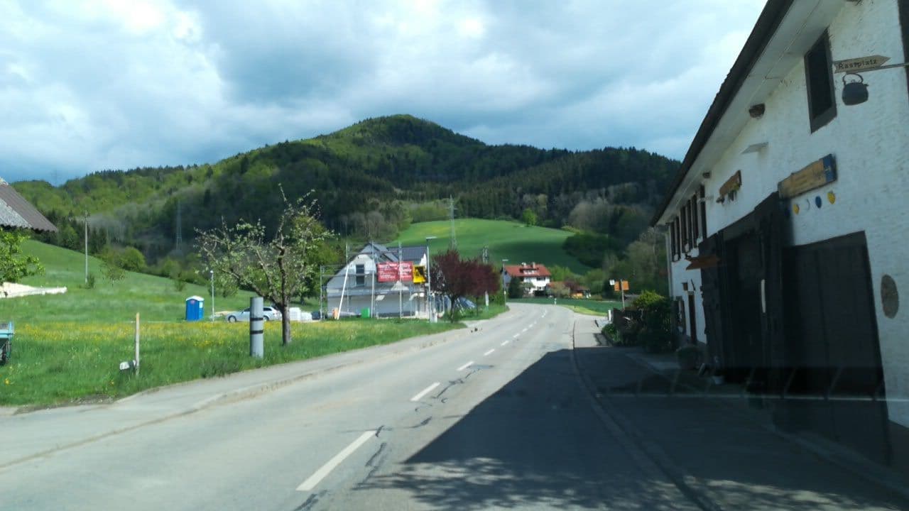 Street view near Haus Tibet, Blumberg — © mr4703 (CC BY-SA · Mapillary)