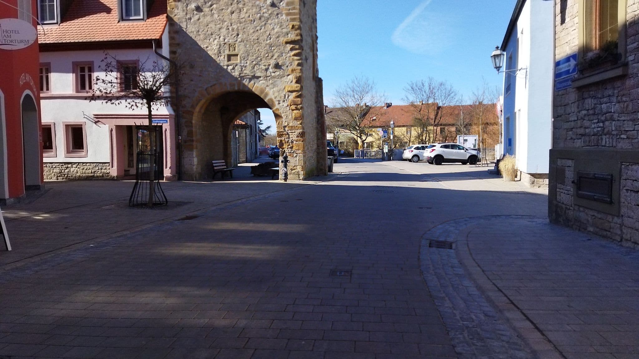 Street view near Gasthof "Zum Storchen", Volkach — © changchun1 (CC BY-SA · Mapillary)
