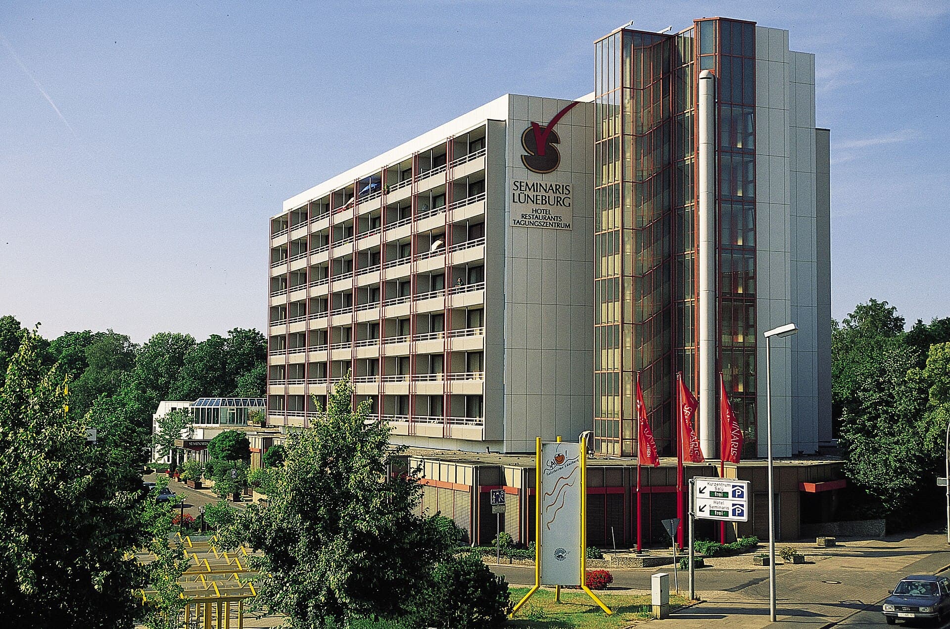 Seminaris Hotel Lüneburg (via Wikimedia Commons, CC BY-SA 3.0)