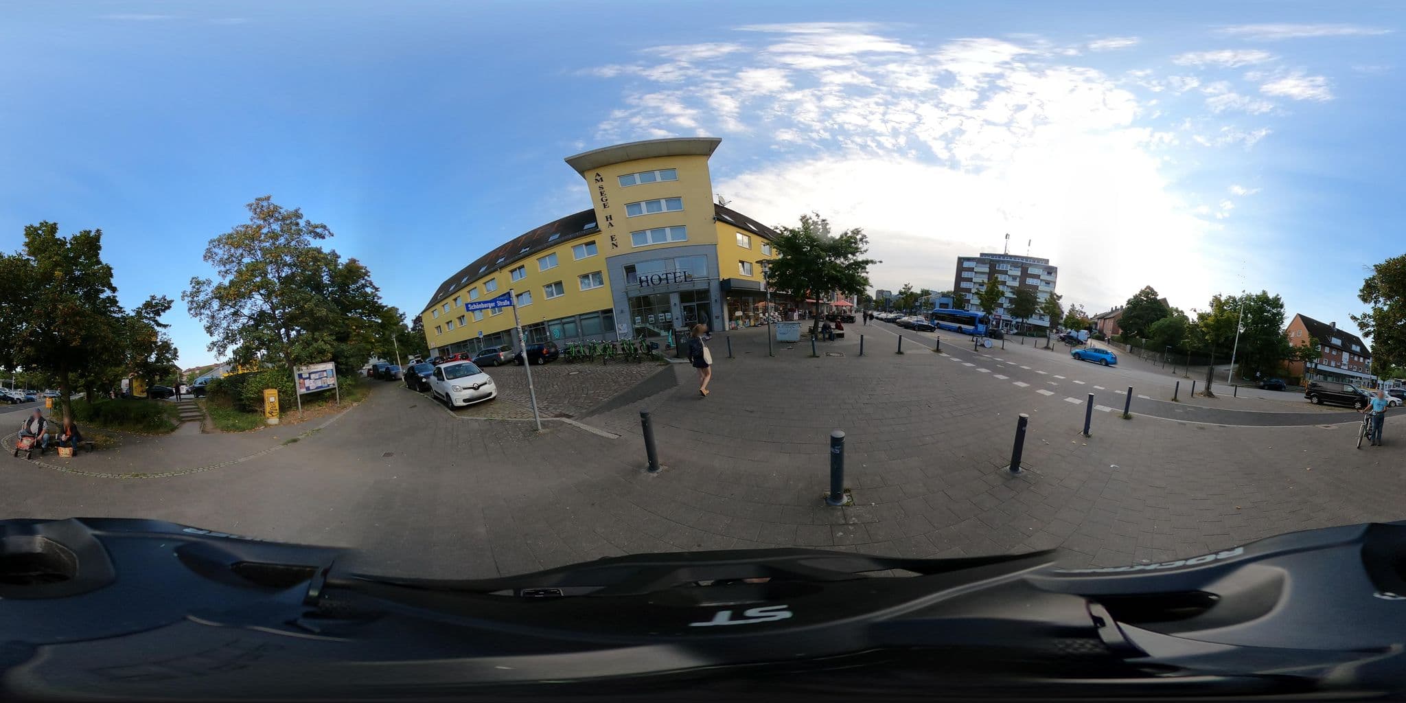 Street view near Am Segelhafen Hotel, Mönkeberg — © RBL1 (CC BY-SA · Mapillary)