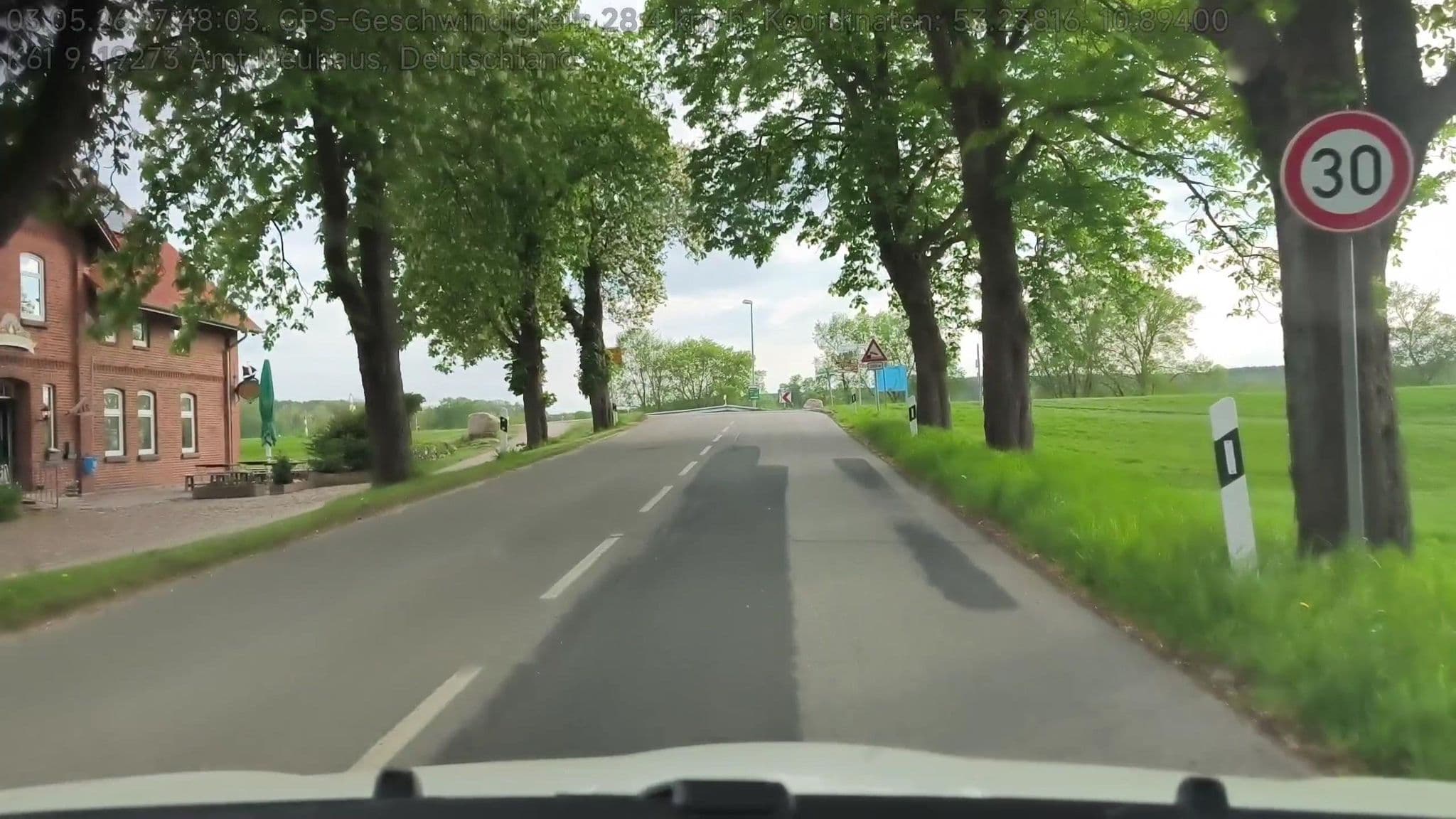 Street view near Rautenkranz, Neu Darchau — © hotteliene (CC BY-SA · Mapillary)