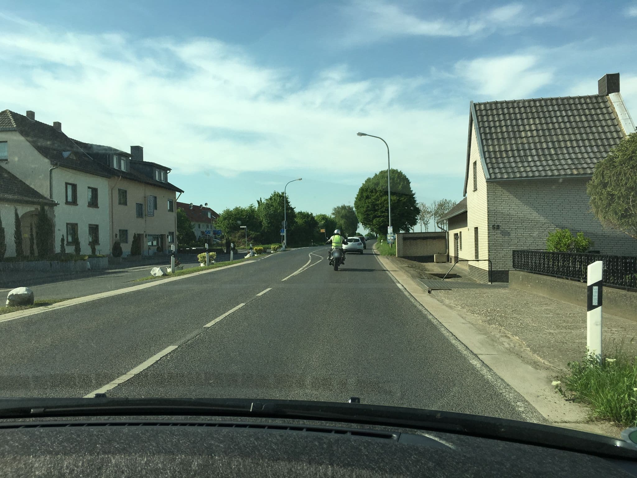 Street view near Köln-Bonn, Sechtem — © noel (CC BY-SA · Mapillary)