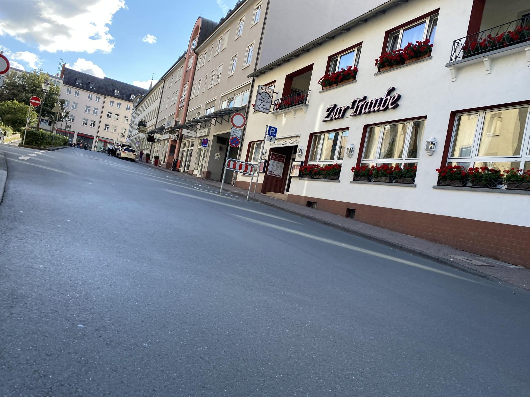 Street view near Zur Traube, Bad Homburg vor der Höhe — © chuck (CC BY-SA · Mapillary)