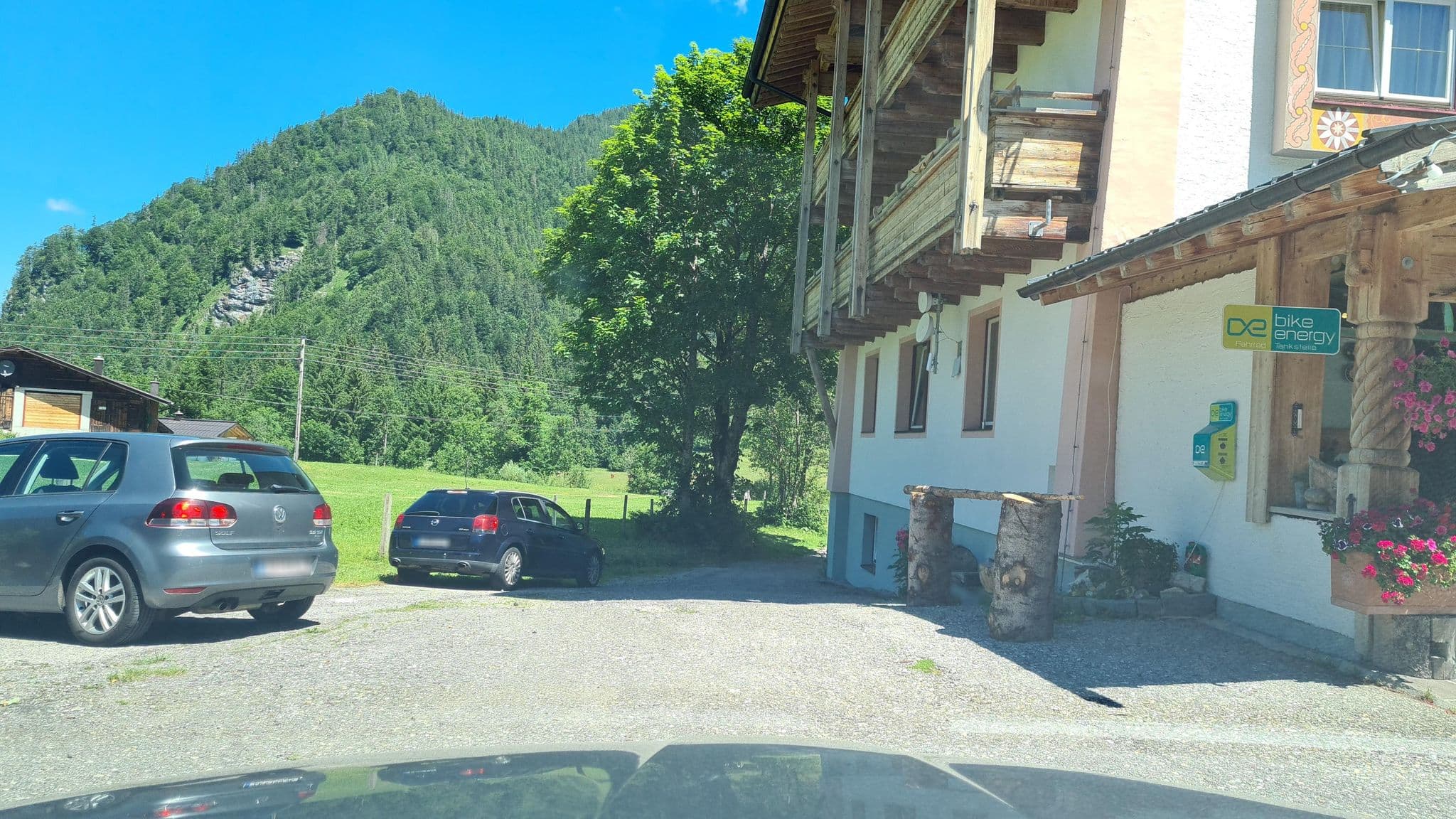 Street view near Heutaler-Hof, Lofer — © schermy_at (CC BY-SA · Mapillary)