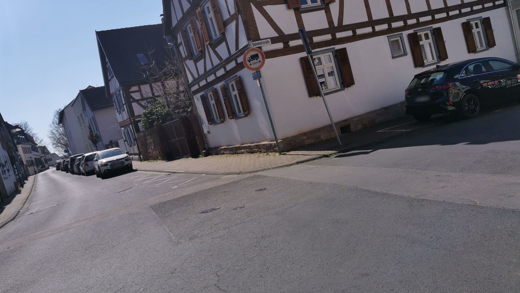 Street view near Pension No 8, Karben — © vilby (CC BY-SA · Mapillary)