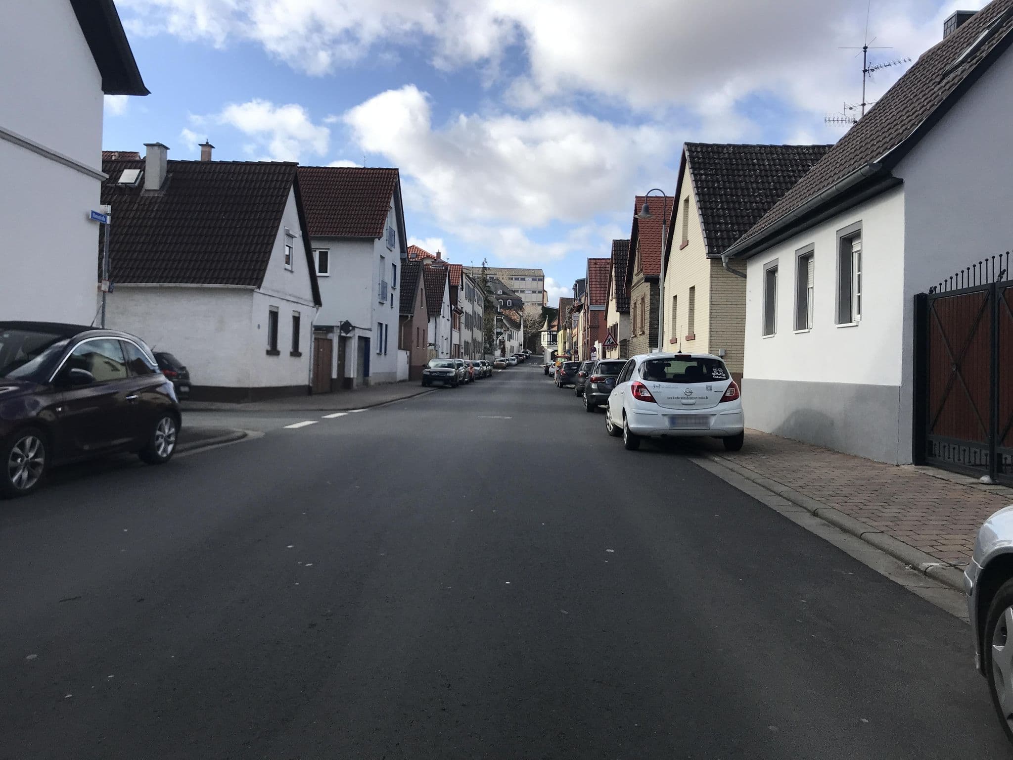 Street view near Landhotel Battenheimer Hof, Bodenheim — © miguel_andrade (CC BY-SA · Mapillary)