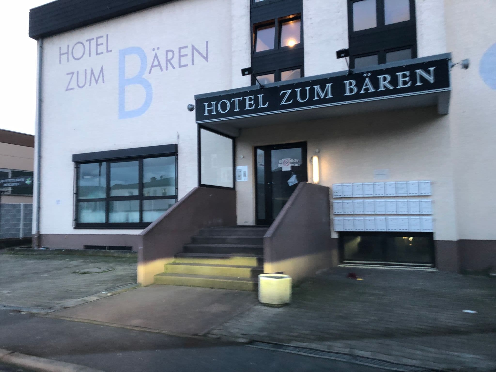 Street view near Zum Bären Garni, Dossenheim — © knistertoni (CC BY-SA · Mapillary)
