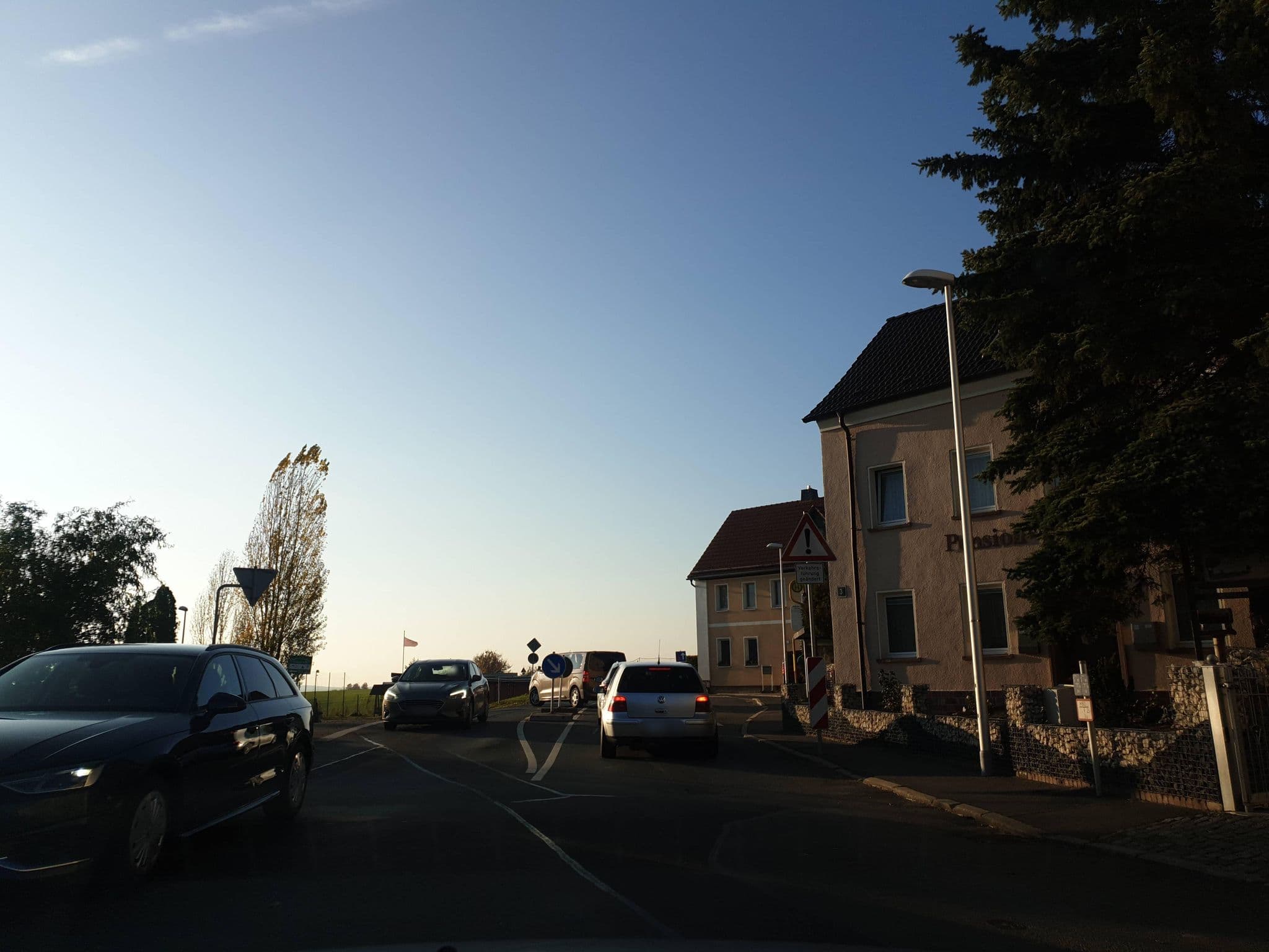 Street view near Pension "Trebnitzer Hof", Leumnitz — © canislupus (CC BY-SA · Mapillary)
