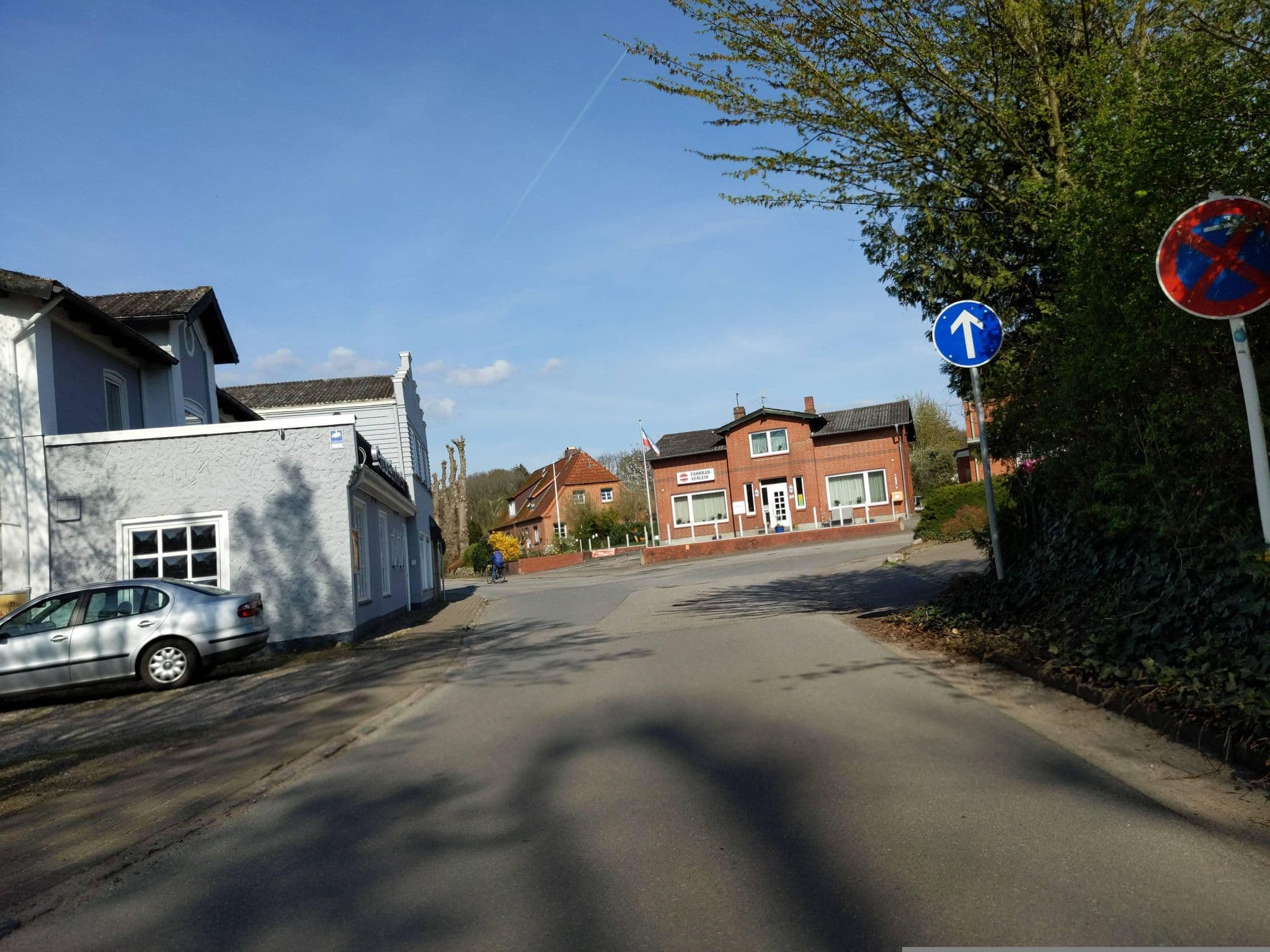 Street view near Strauers Hotel, Bosau — © rasmustravemnd (CC BY-SA · Mapillary)