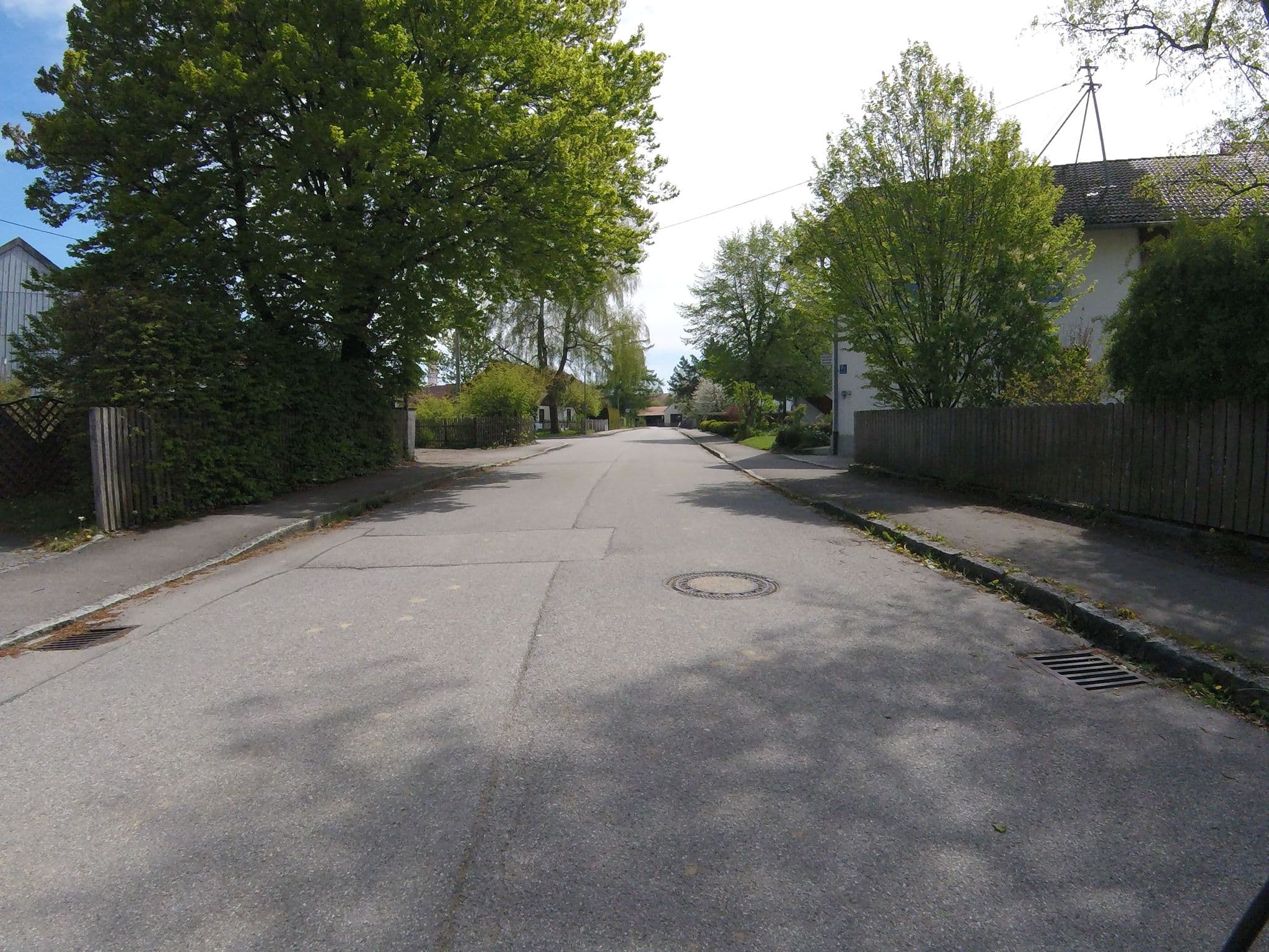 Street view near Pension Wunder, Hohenbrunn — © tonicity (CC BY-SA · Mapillary)