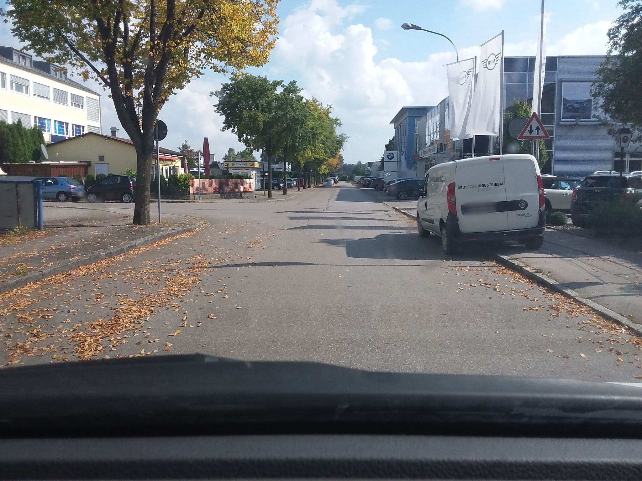 Street view near Bavaria Safari Hotel, Hebertshausen — © uevchen64 (CC BY-SA · Mapillary)