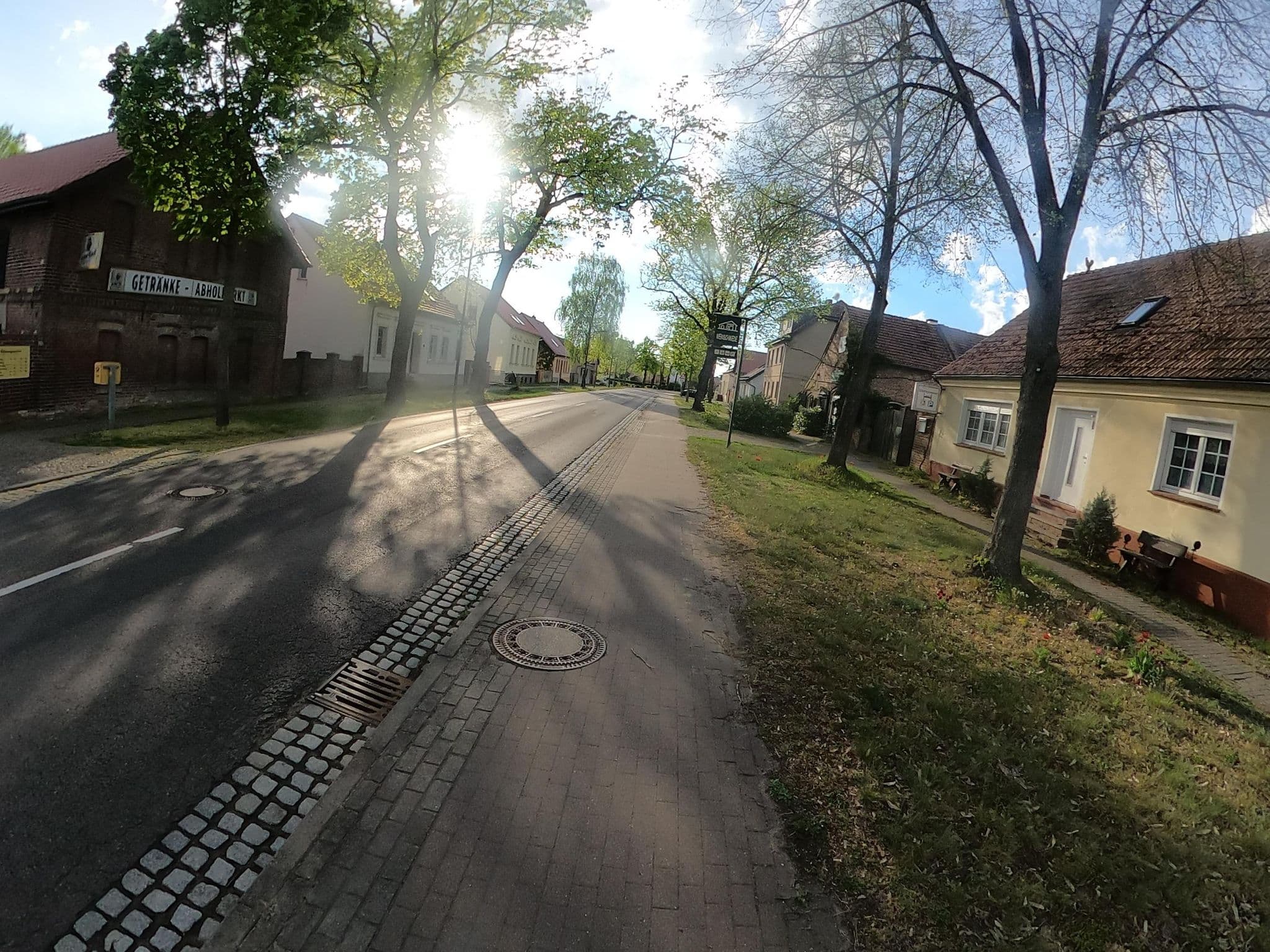 Street view near Alte Weinschmiede, Kremmen — © DetlefM_ADFC_OPR (CC BY-SA · Mapillary)