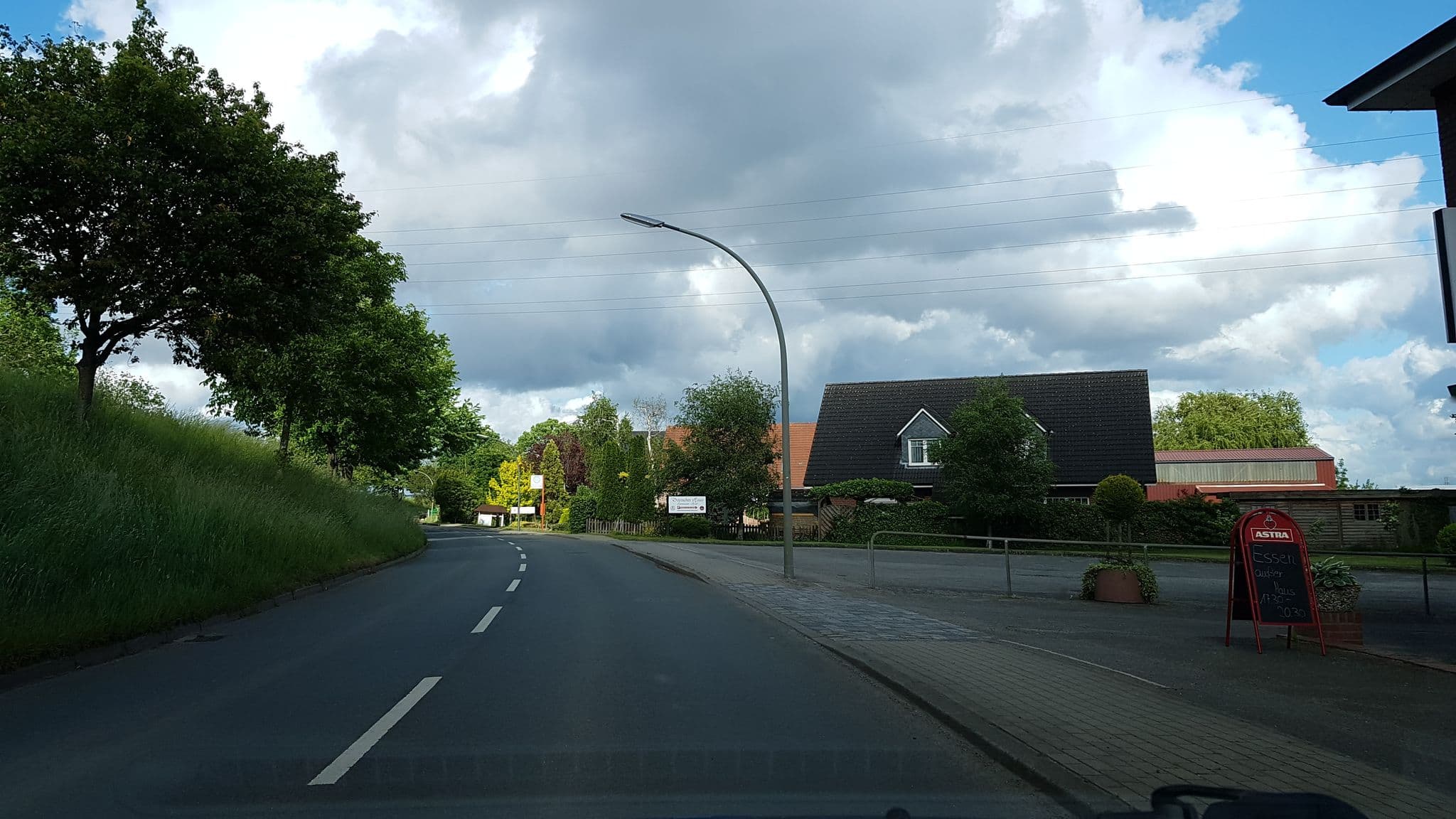Street view near Hotel Deutsches Haus, Finkenwerder — © hotteliene (CC BY-SA · Mapillary)