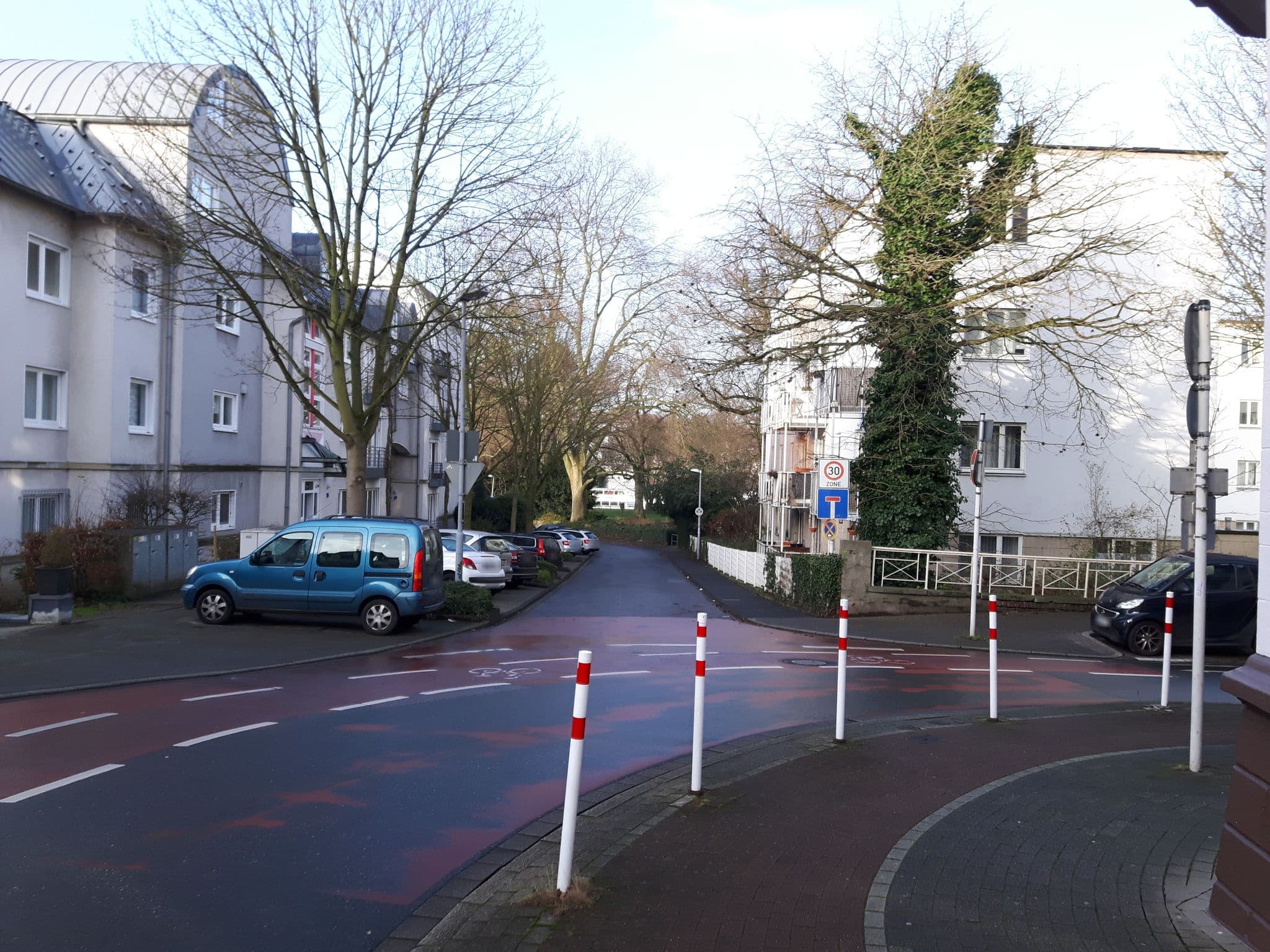 Street view near Gartenhotel Luisental, Mülheim — © changchun1 (CC BY-SA · Mapillary)