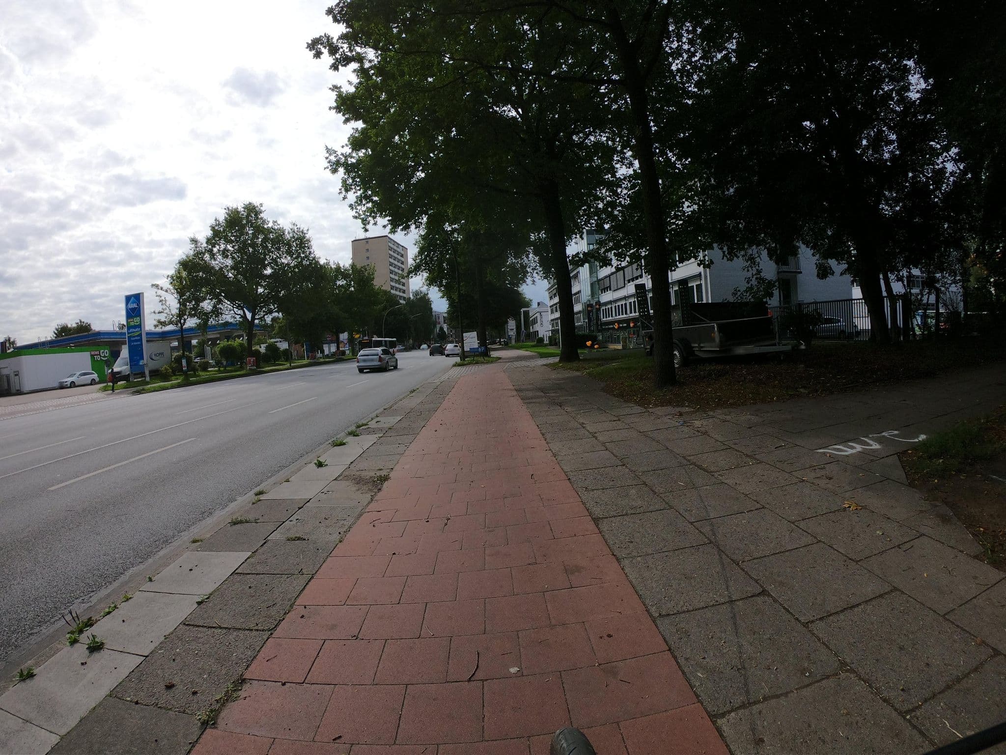 Street view near Park Hotel Hamburg Arena, Stellingen — © 2ce5345 (CC BY-SA · Mapillary)