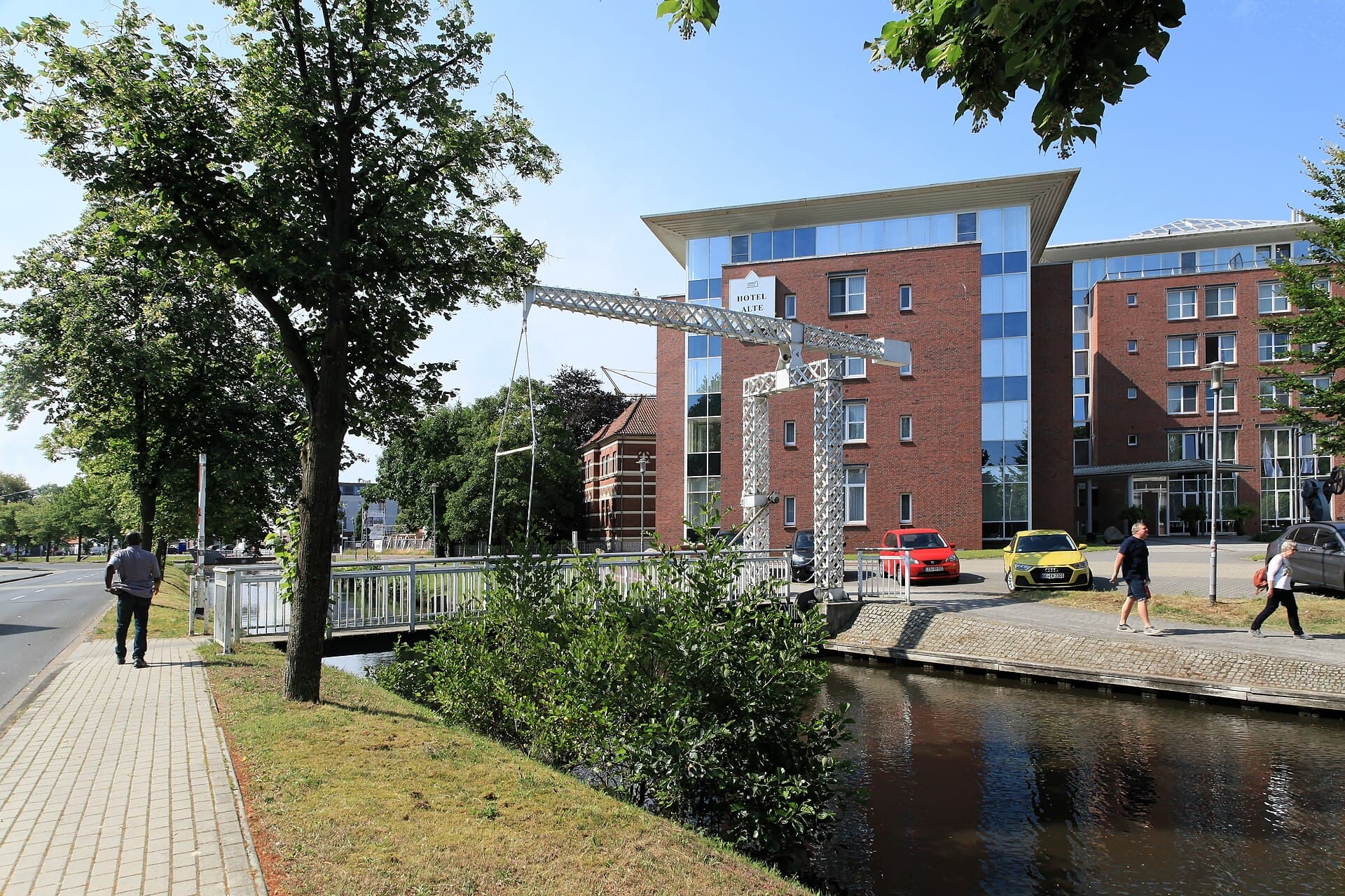 Hotel Alte Werft Papenburg (via Wikimedia Commons, CC BY-SA 3.0)
