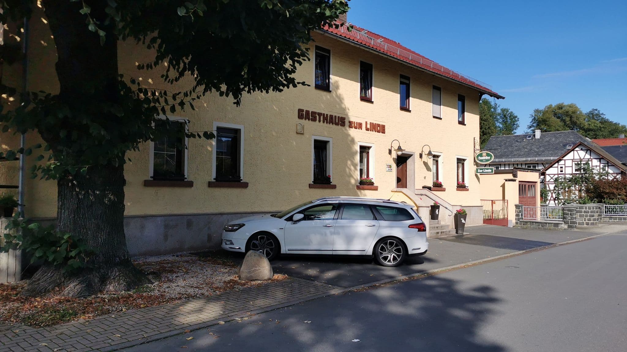 Street view near Gasthof & Pension "Zur Linde", Kamsdorf — © lehestener (CC BY-SA · Mapillary)