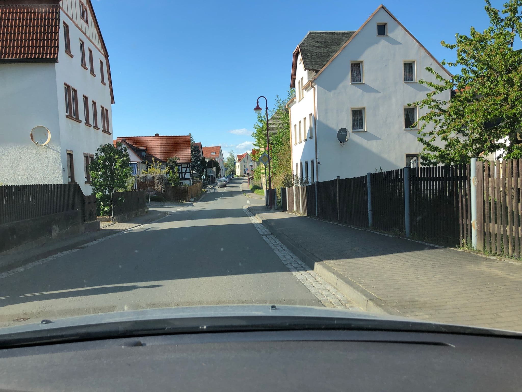 Street view near Pension "Zum Dorfkrug", Regis-Breitingen — © bejotel (CC BY-SA · Mapillary)