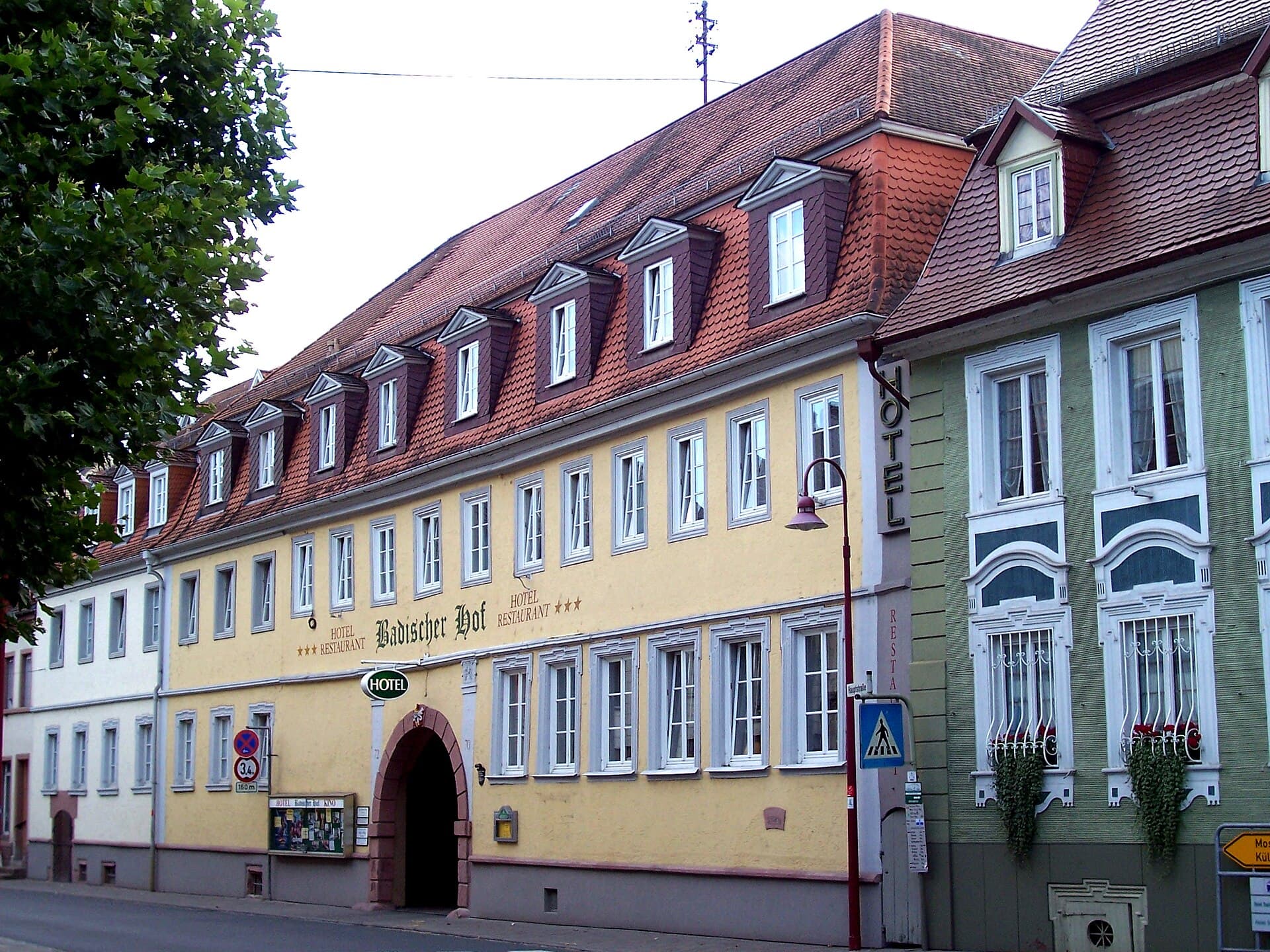 Hotel Badischer Hof (via Wikimedia Commons, CC BY-SA 3.0)