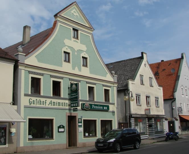 Gasthof Amtmann (via Wikimedia Commons, CC BY-SA 3.0)