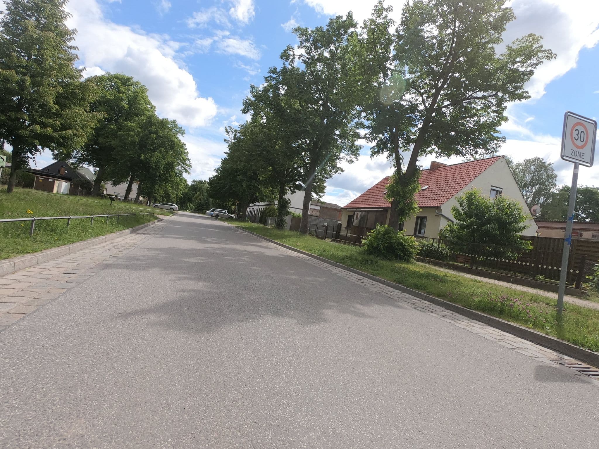 Street view near Pension Papke, Bernau bei Berlin — © carlheinz (CC BY-SA · Mapillary)
