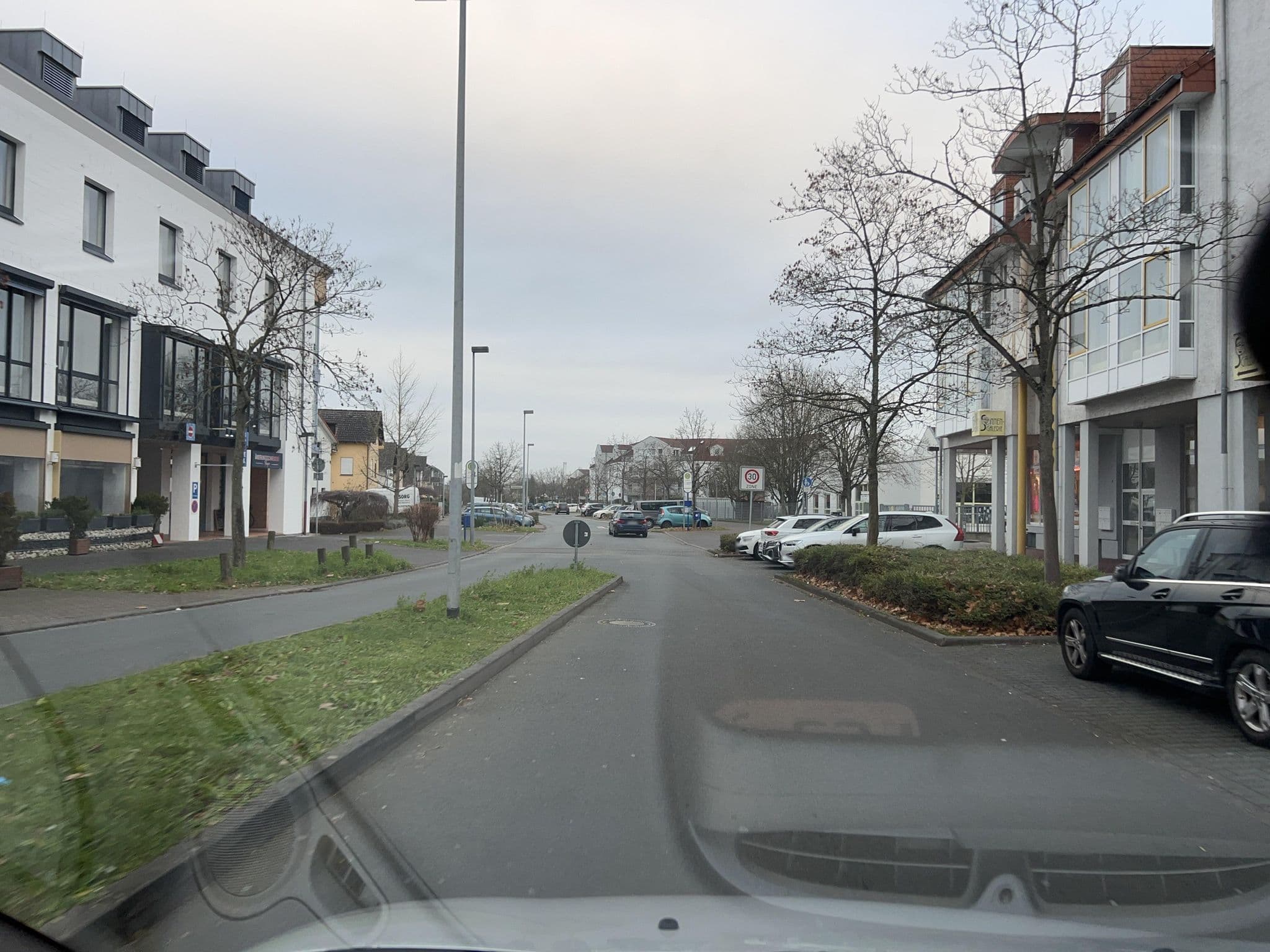 Street view near Hotel Mainstreet, Dietzenbach — © robffm (CC BY-SA · Mapillary)