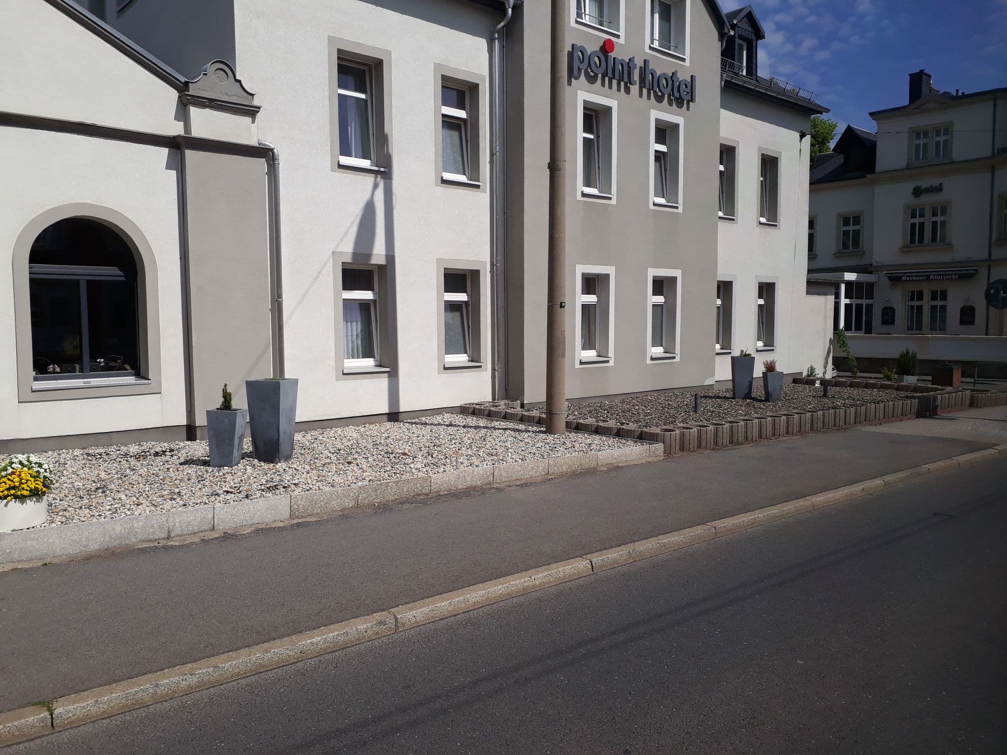 Street view near Point Hotel, Klotzsche — © lulut (CC BY-SA · Mapillary)