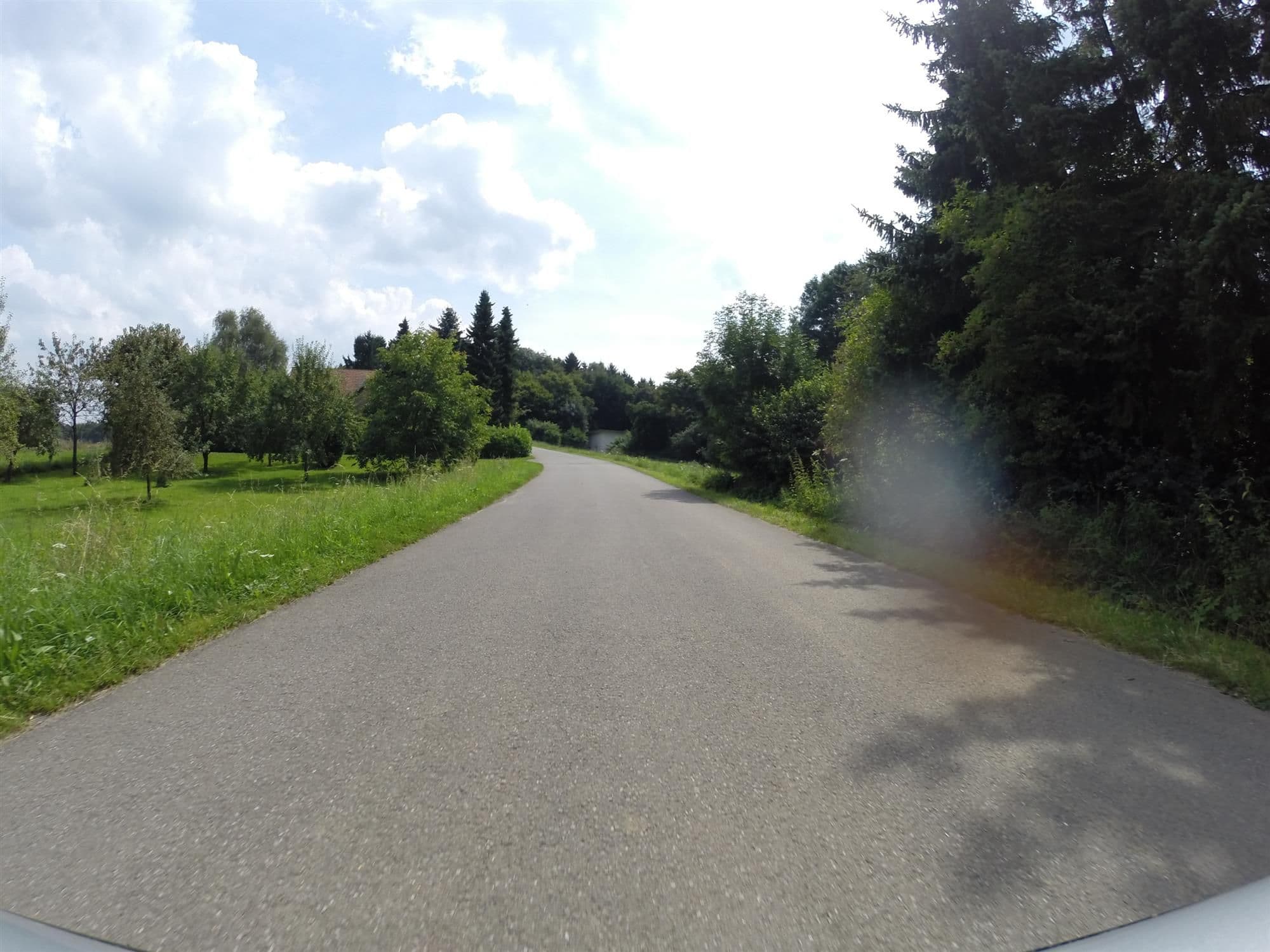 Street view near Forsthaus Limberg, Bad Holzhausen — © ahzf (CC BY-SA · Mapillary)