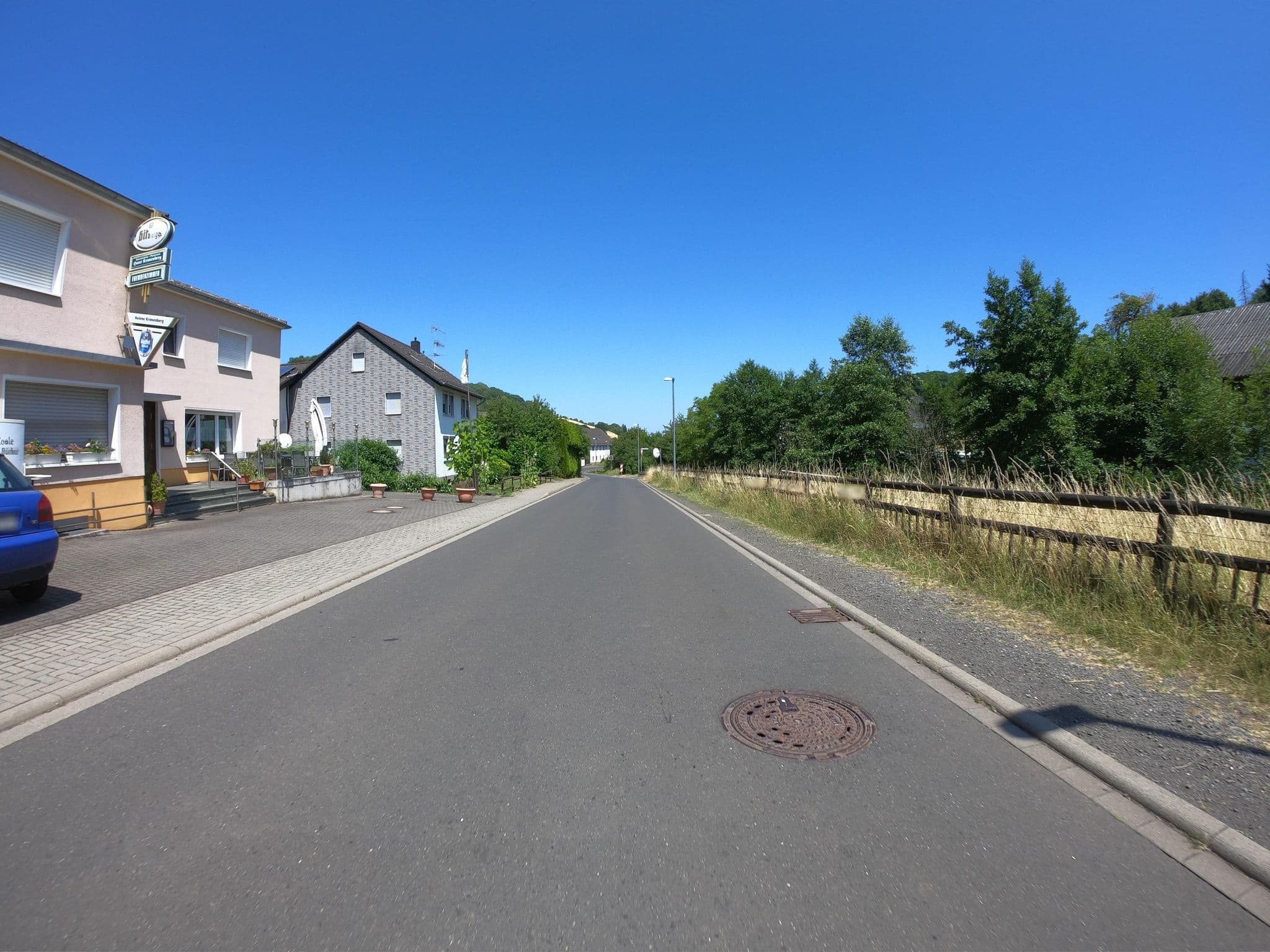 Street view near Haus Kronenberg, Mechernich — © joostjakob (CC BY-SA · Mapillary)