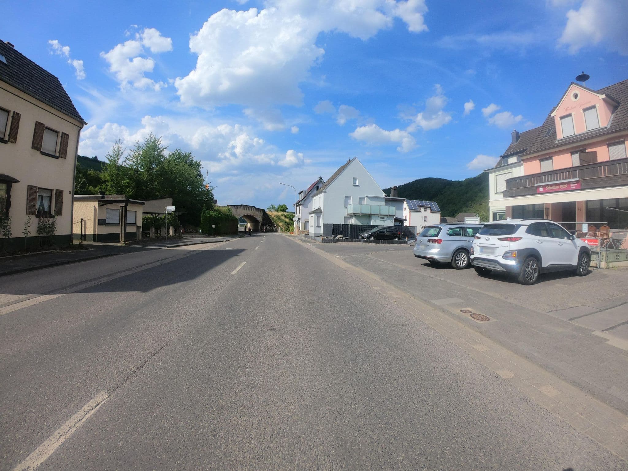 Street view near Zur kleinen Rebe, Dernau — © joostjakob (CC BY-SA · Mapillary)
