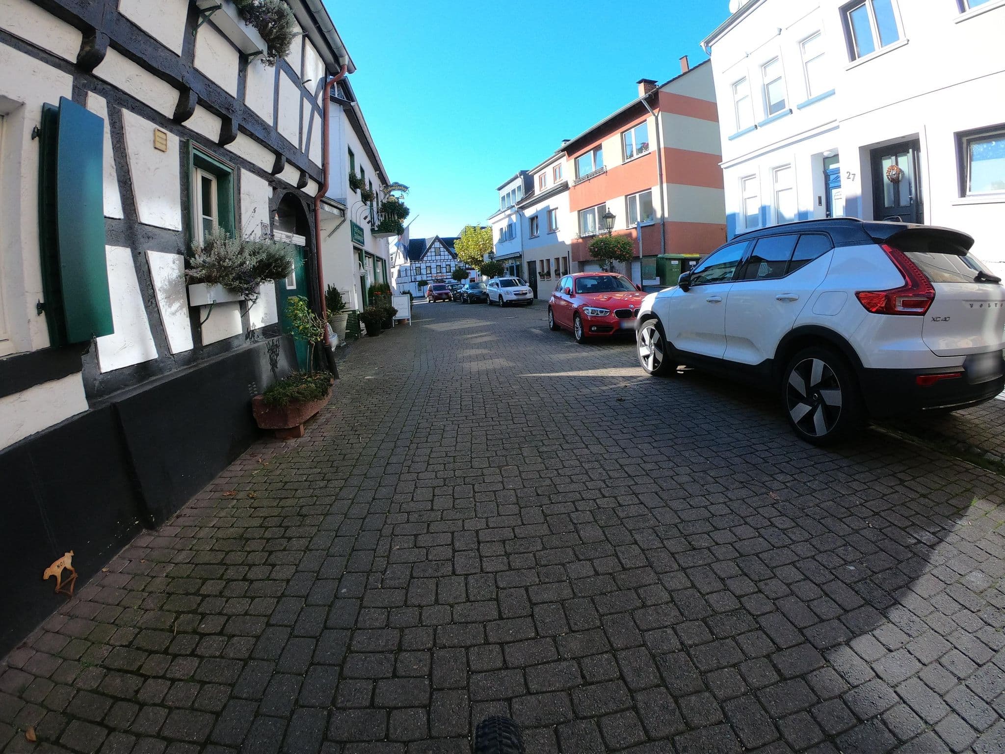 Street view near Weinhaus Hoff, Bad Honnef — © bernd1960 (CC BY-SA · Mapillary)
