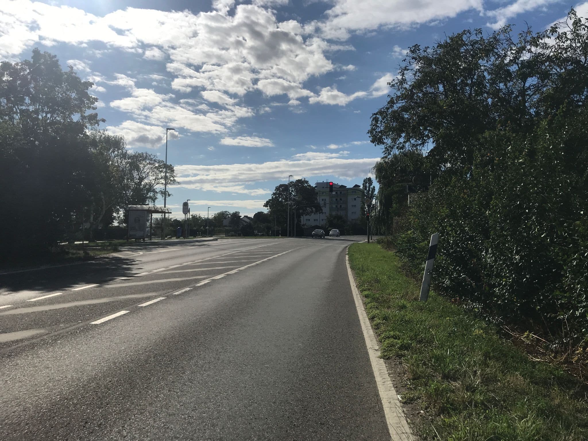 Street view near Hotel Main Taunus, Hochheim am Main — © miguel_andrade (CC BY-SA · Mapillary)