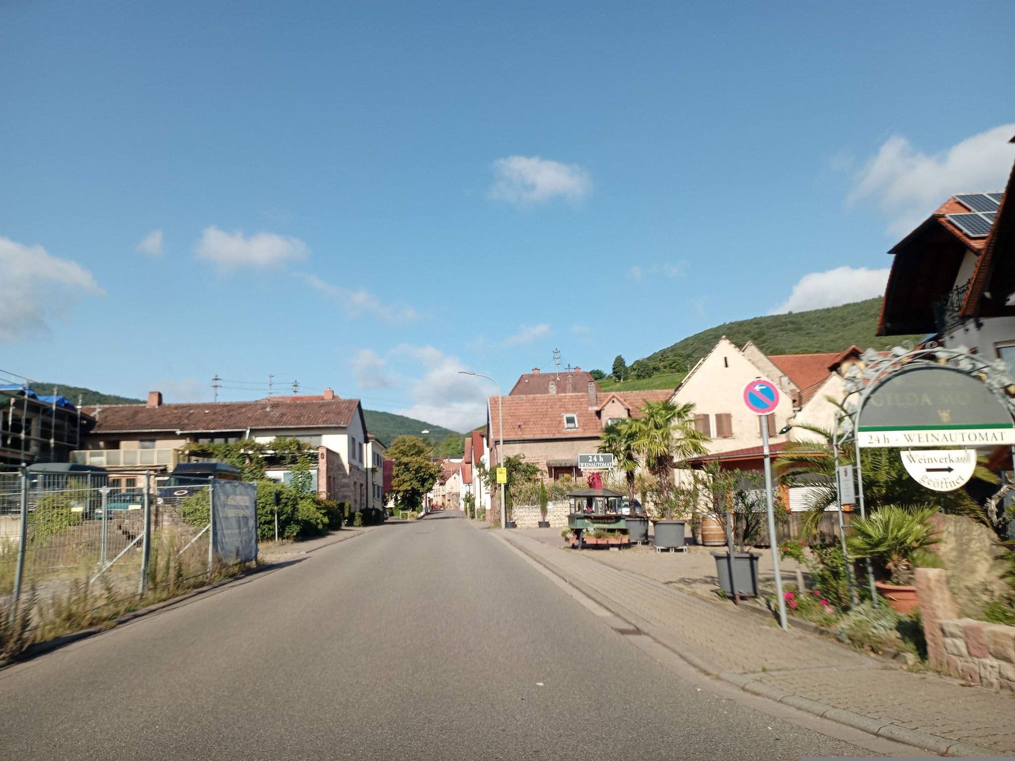 Street view near Weingut Gilda Moll, Sankt Martin — © atze02 (CC BY-SA · Mapillary)